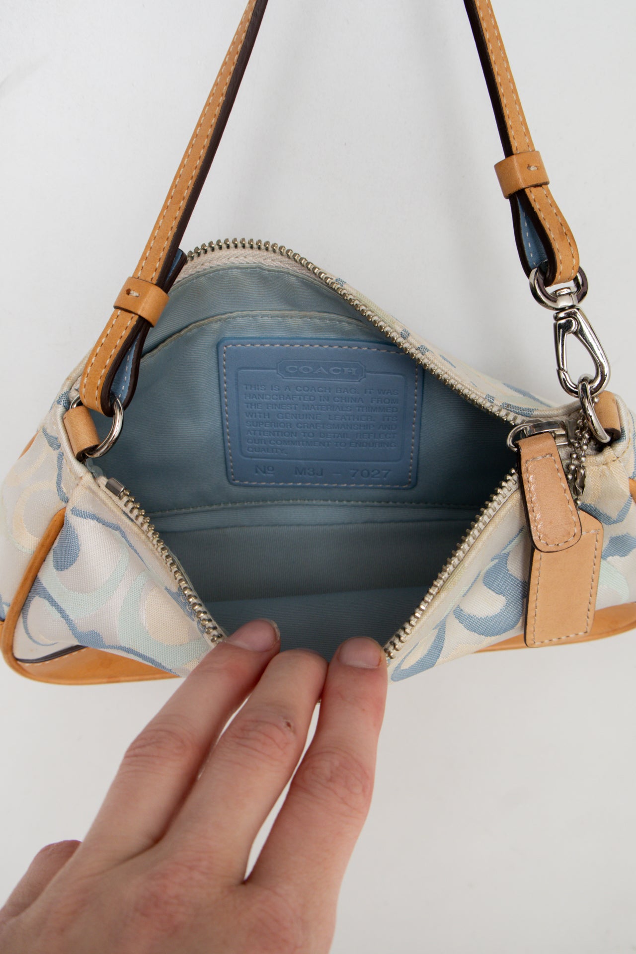 #167 Coach Shoulder Bag Beige | c. 187 | Size