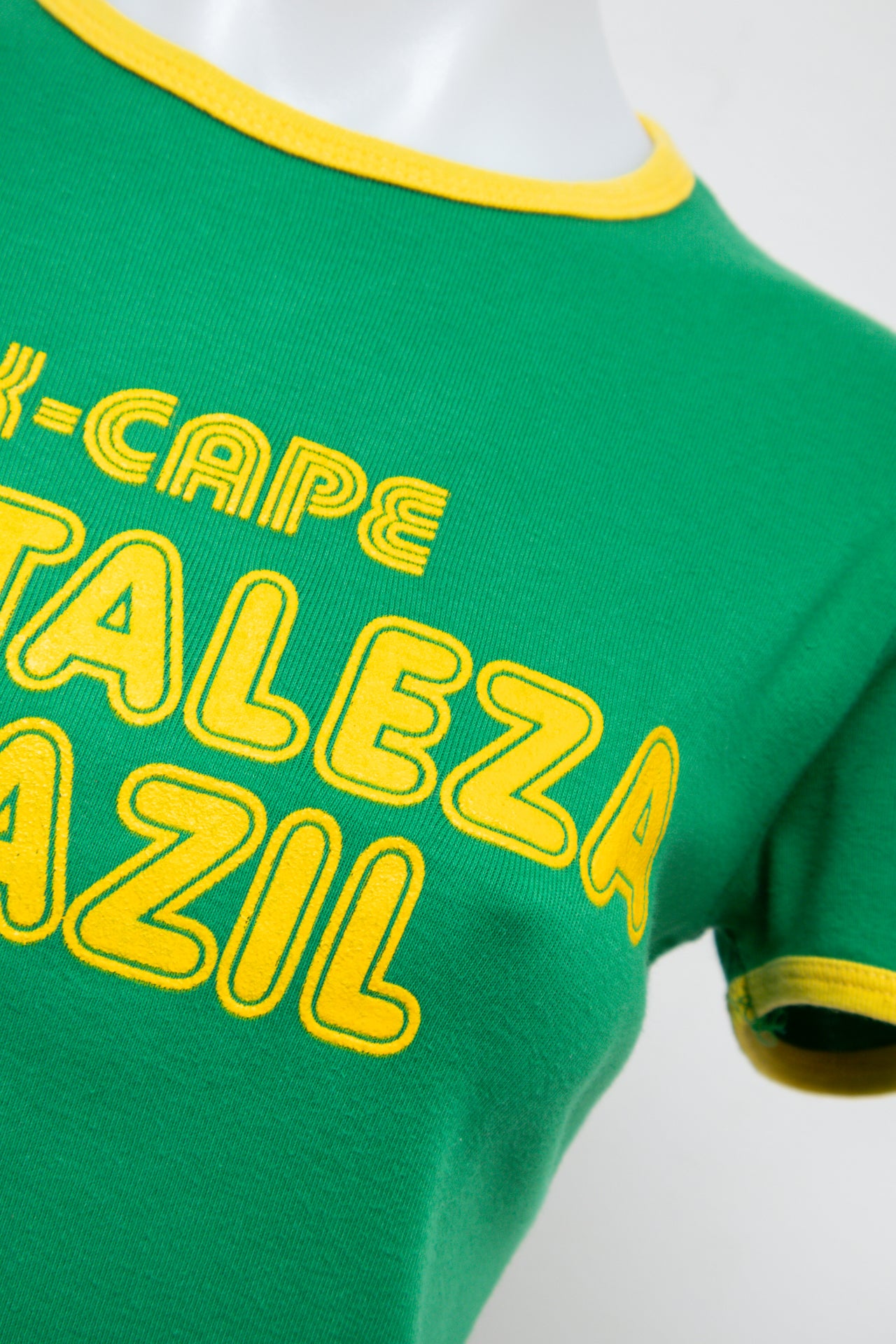 #69 X-cape Feeling T-shirt Green | c. 196 | Size 10/12