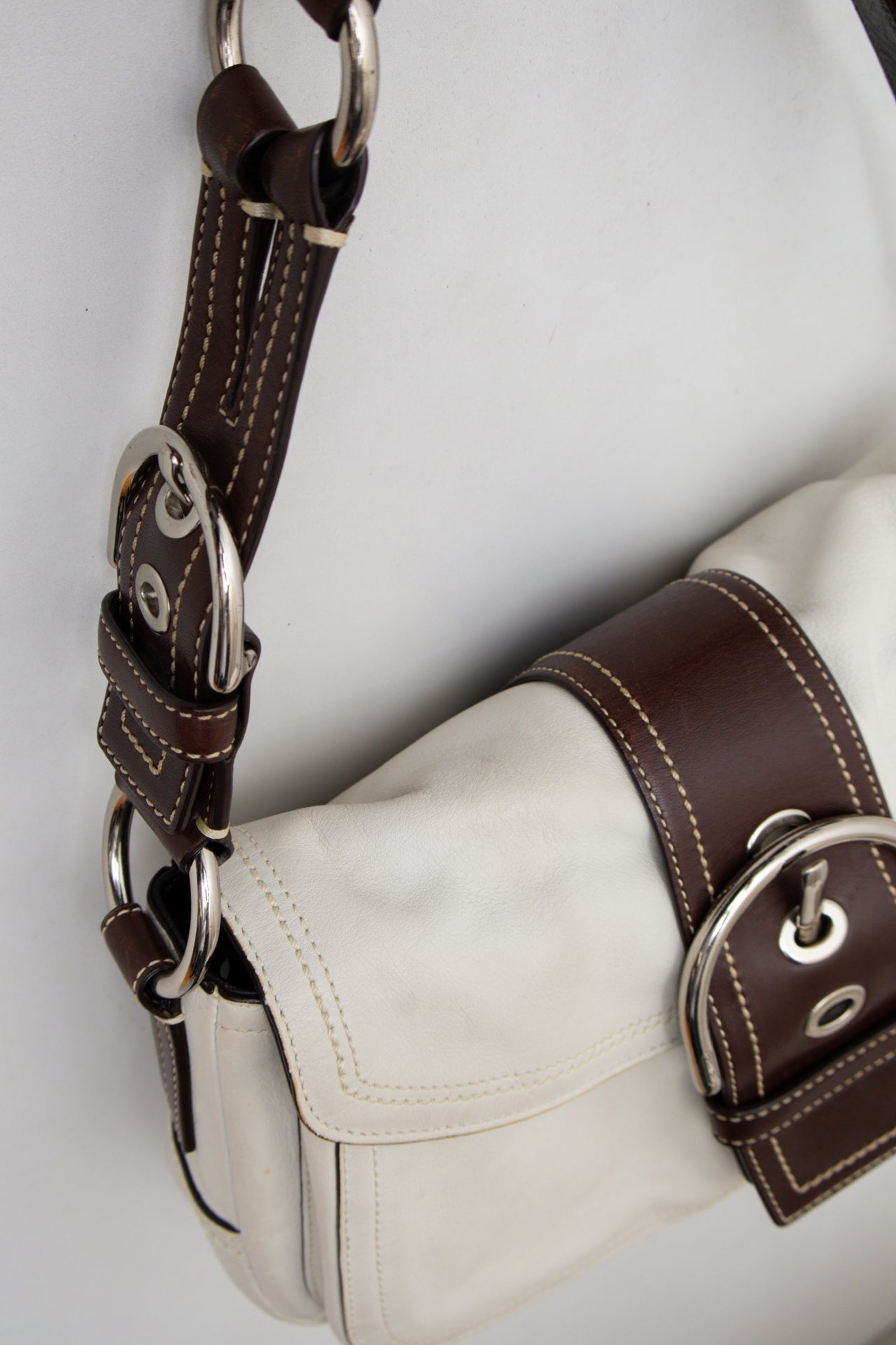 #179 Coach Shoulder Bag White | c. 200 | Size