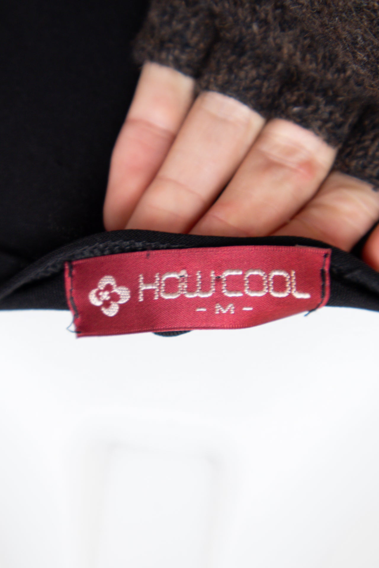 #079 How Cool T-shirt Black | c. 202 | Size 8