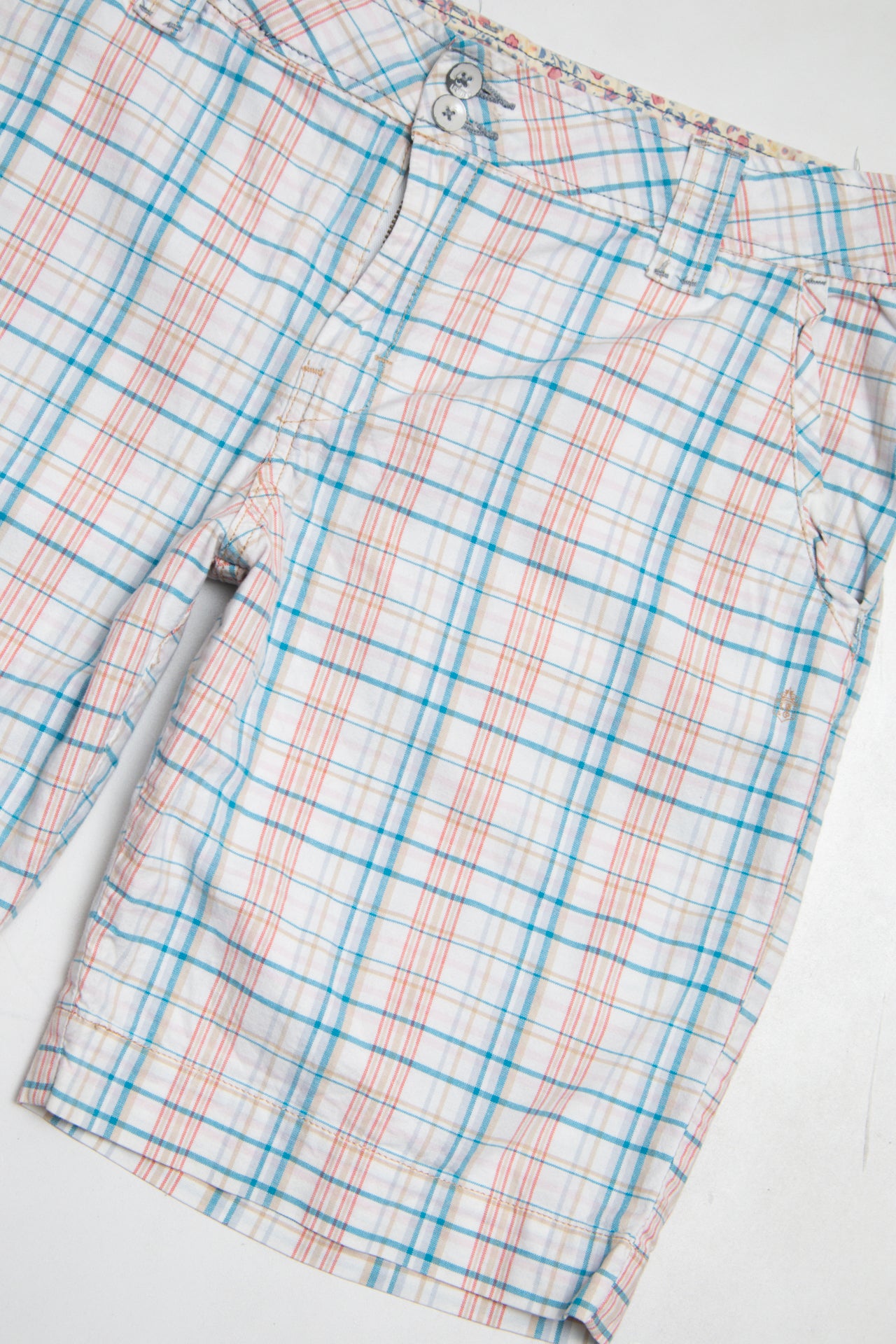#142 Levi's Shorts White | c. 203 | Size 14