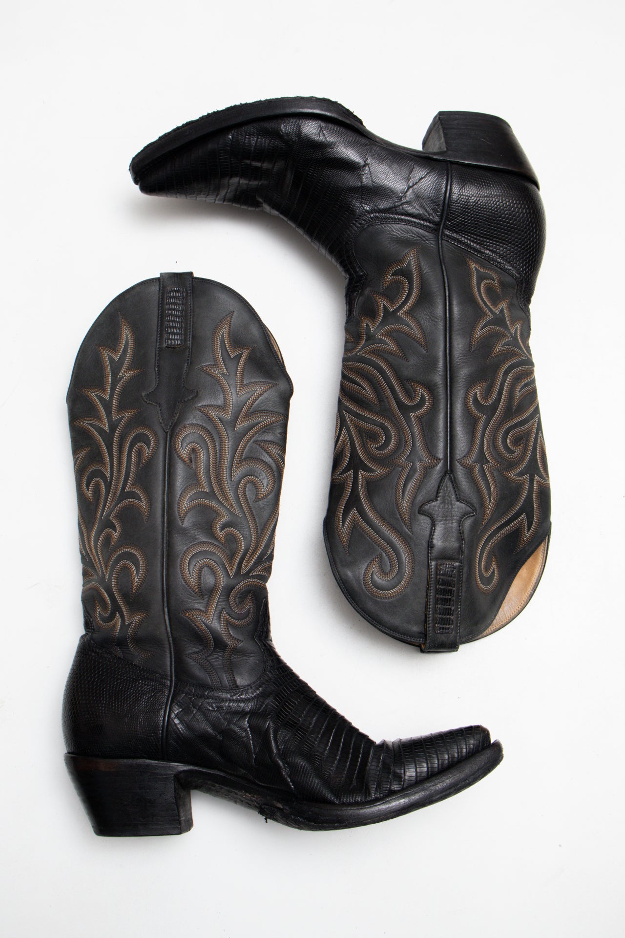 #186 Null Black | c. 203 | Size 10