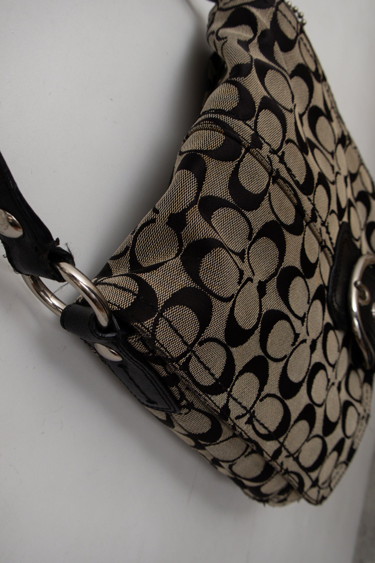 #191 Coach Crossbody Bag Black | c. 196 | Size
