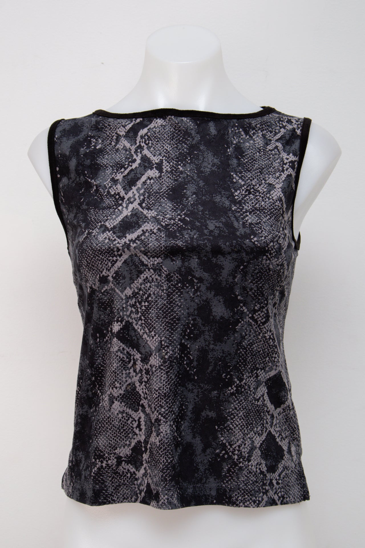 #075 Eyeshadow Tank Top Black | c. 199 | Size 10
