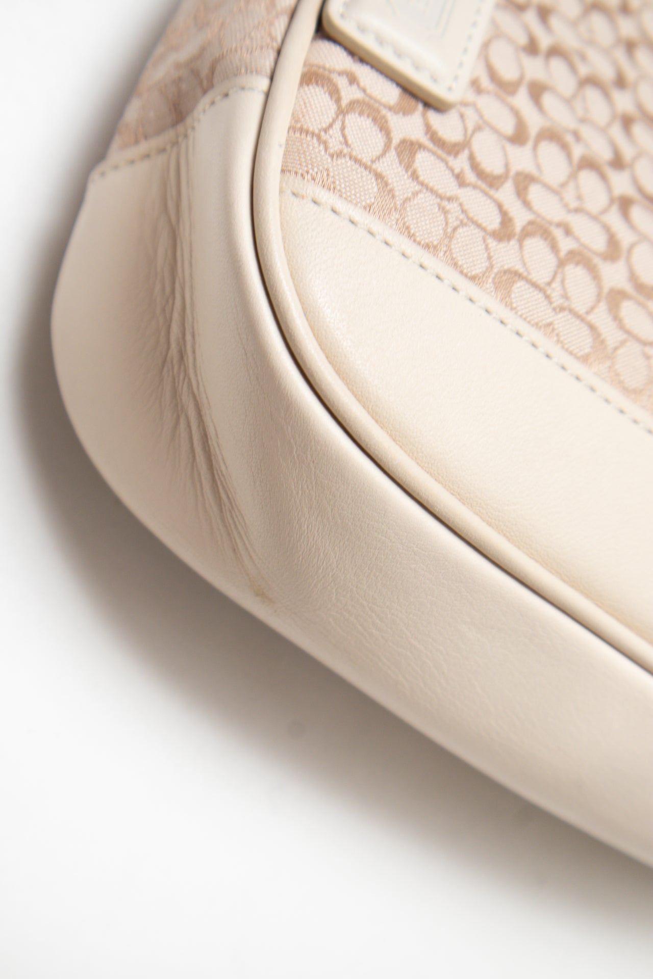 #168 Coach Shoulder Bag Beige | c. 187 | Size