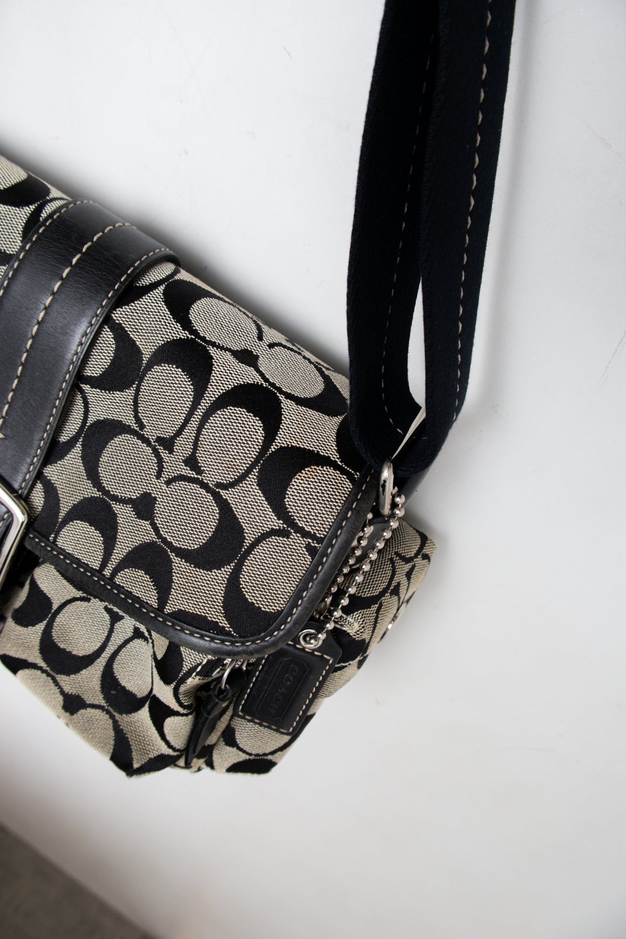 #197 Coach Shoulder Bag Black | c. 202 | Size