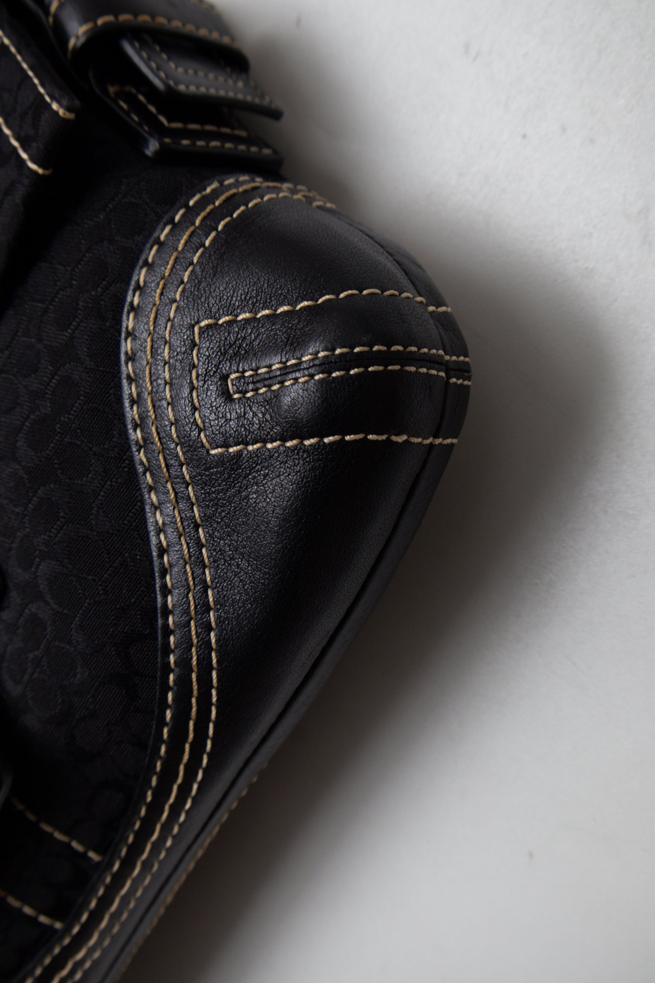 #184 Coach Flat Soho Bag Black | c. 196 | Size