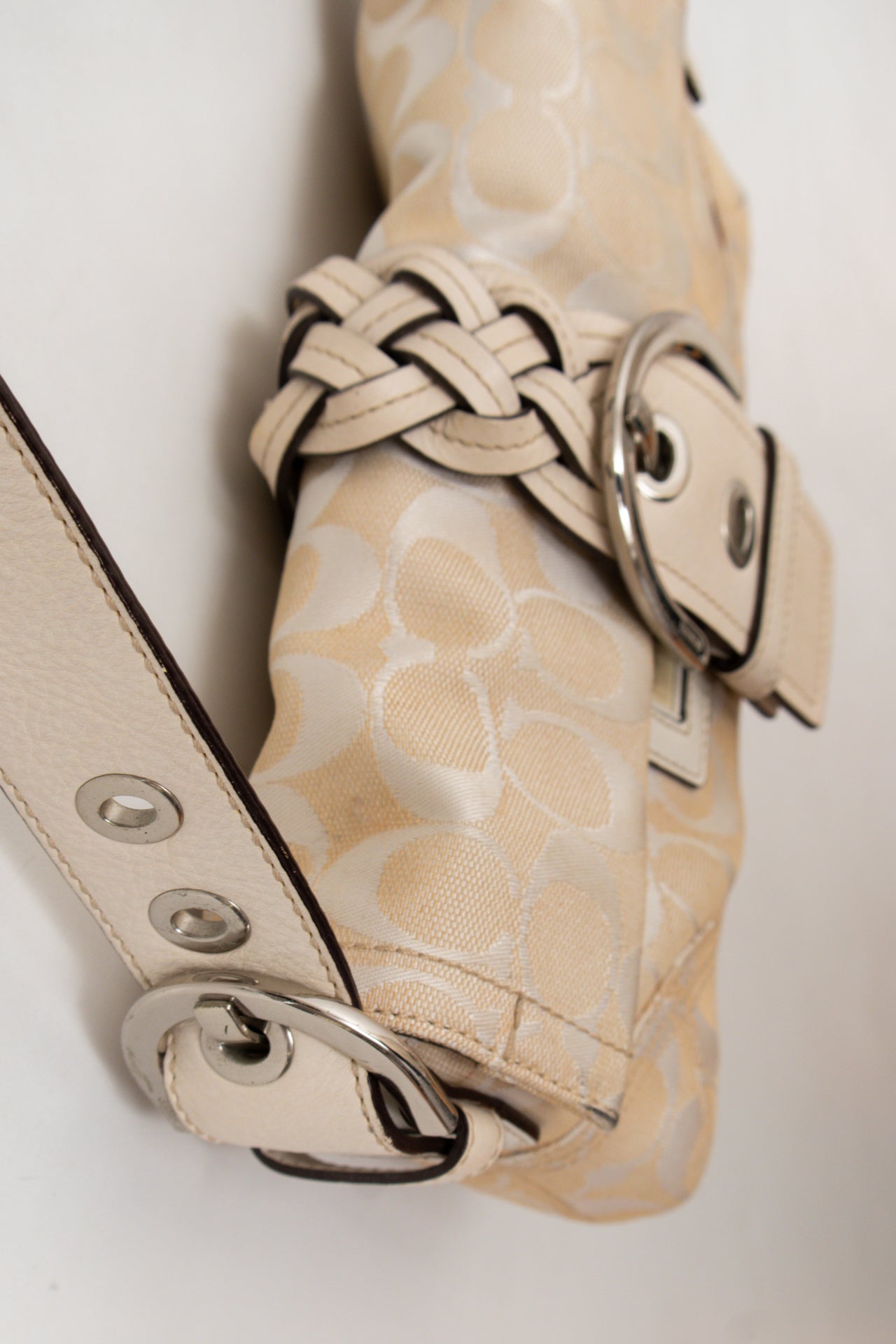 #190 Coach Shoulder Bag Beige | c. 189 | Size