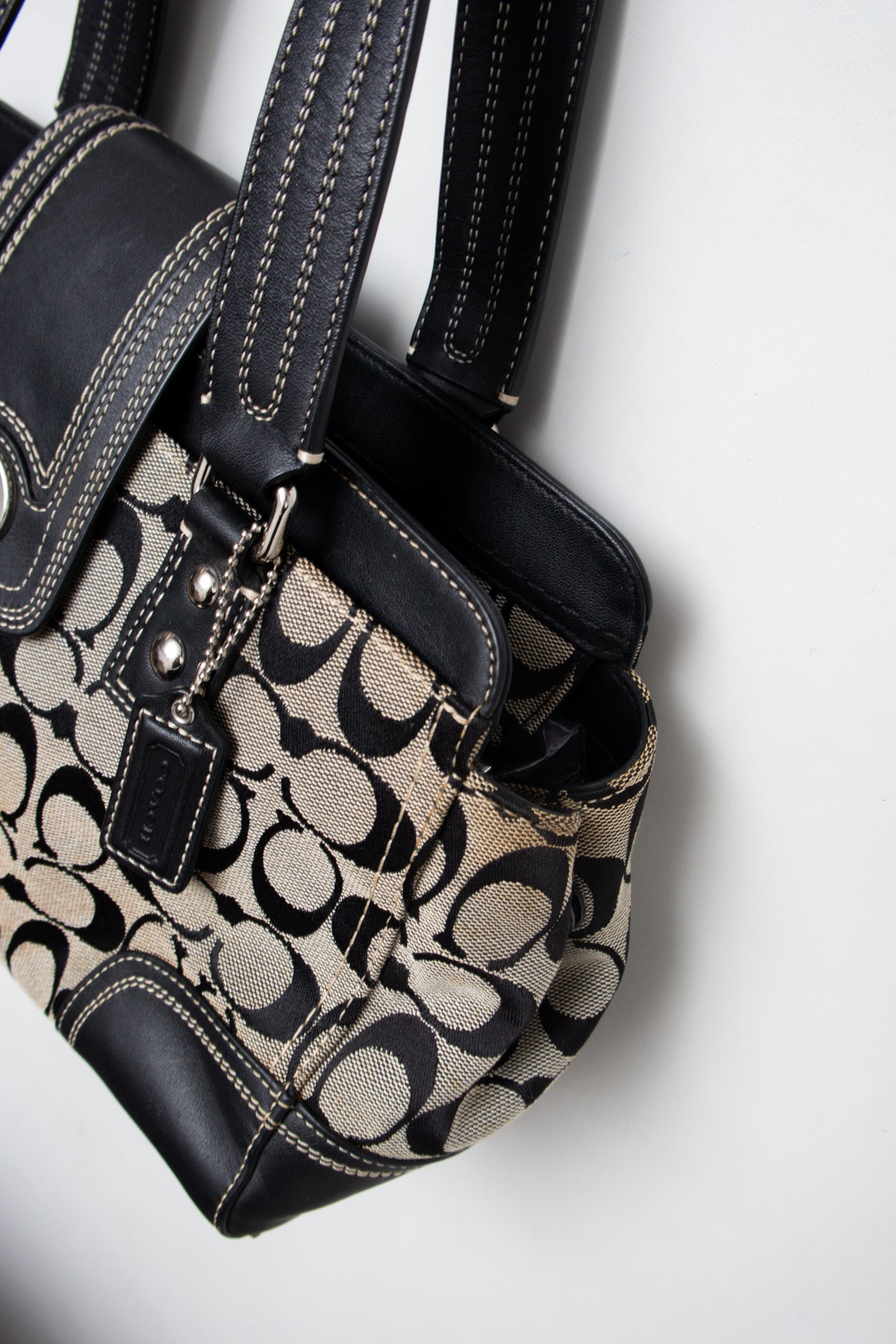 #214 Coach Shoulder Bag Black | c. 204 | Size