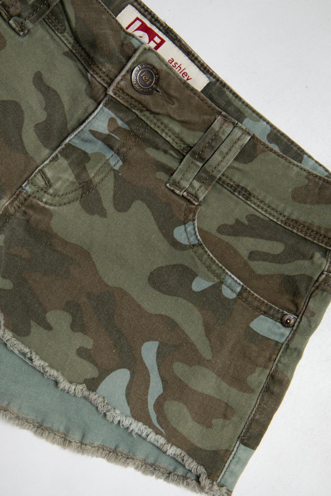 #135 Lei Ashley Denim Shorts Green | c. 196 | Size 6