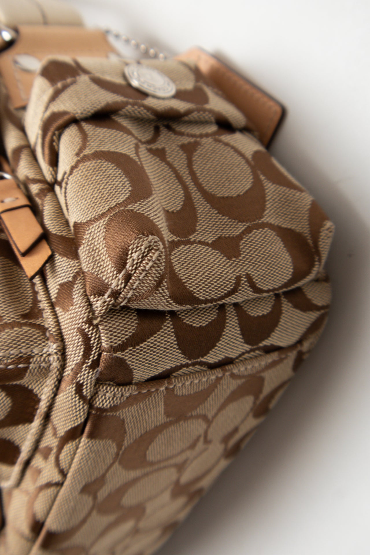 #166 Coach Shoulder Bag Beige | c. 180 | Size