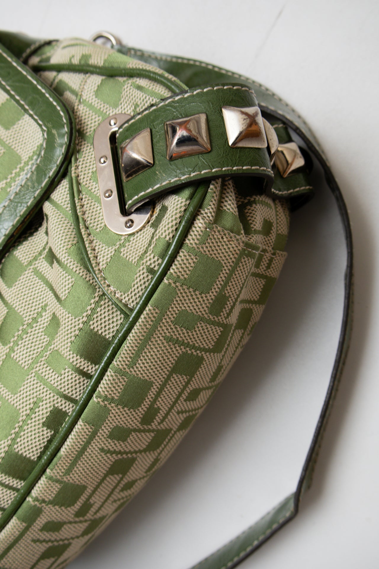 #205 Guess Shoulder Bag Green | c. 194 | Size