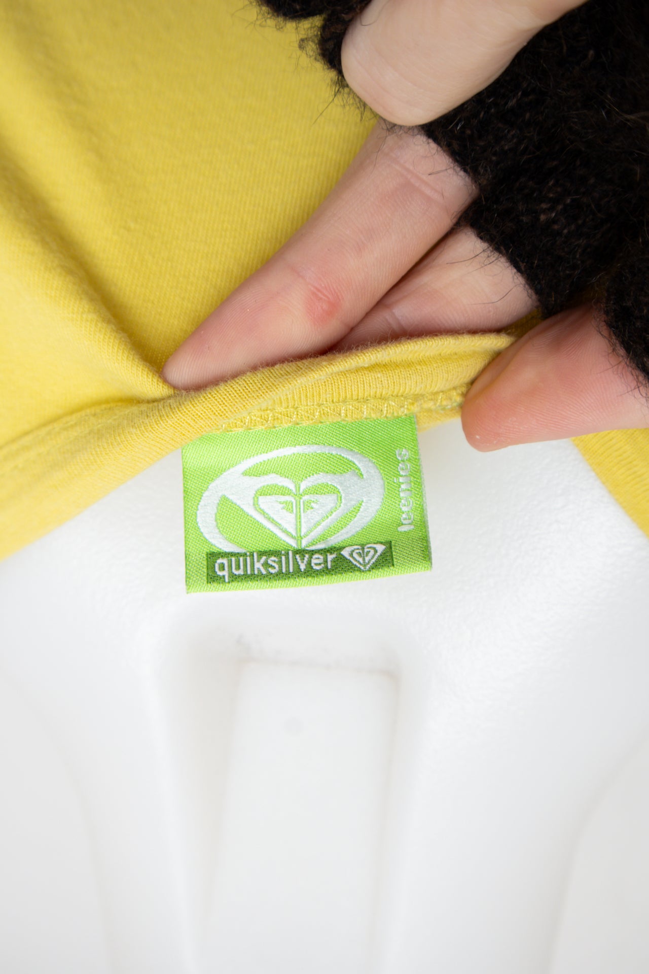 #88 Quiksilver T-shirt Yellow | c. 196 | Size 8