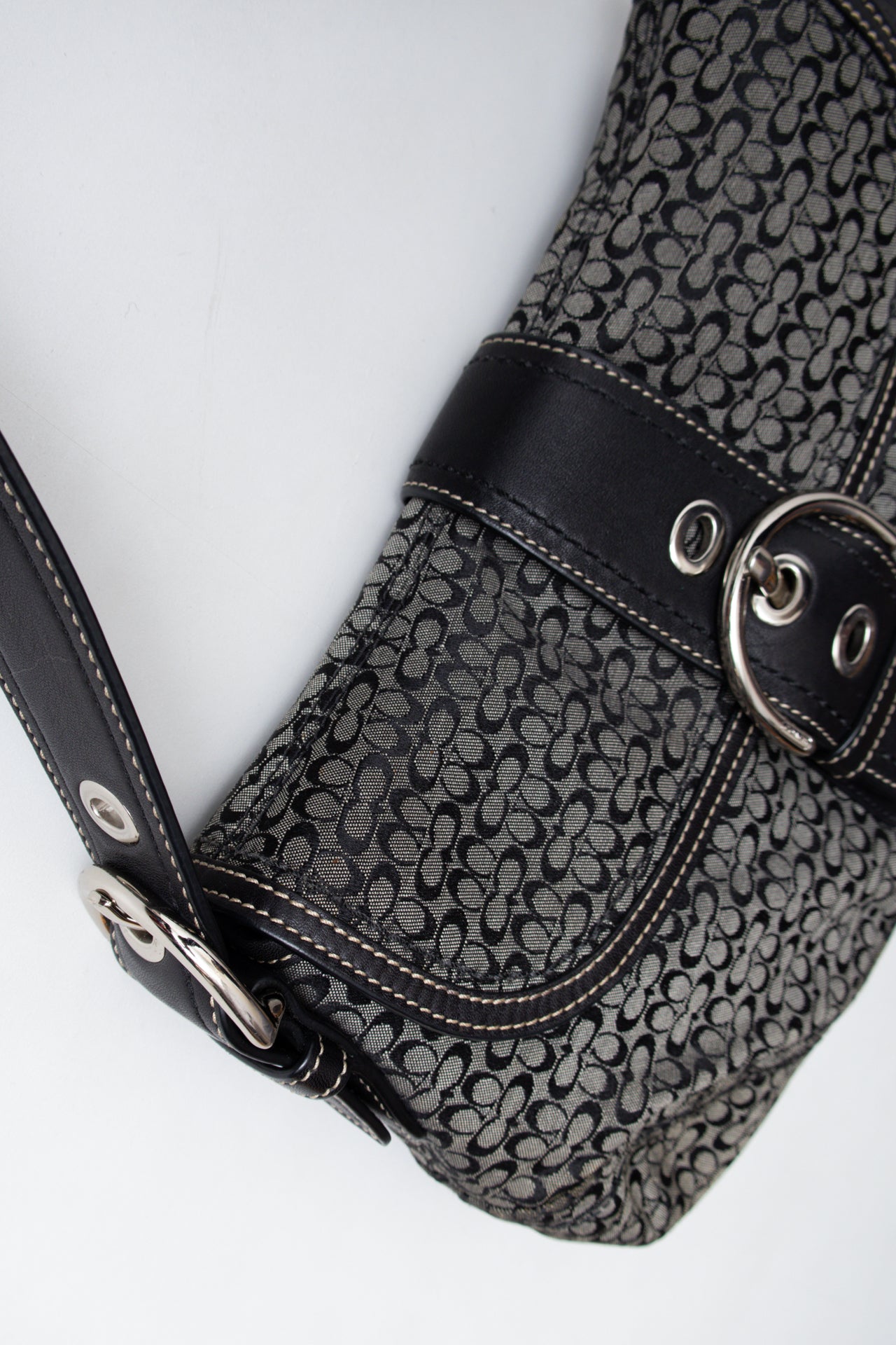 #209 Coach Shoulder Bag Black | c. 199 | Size