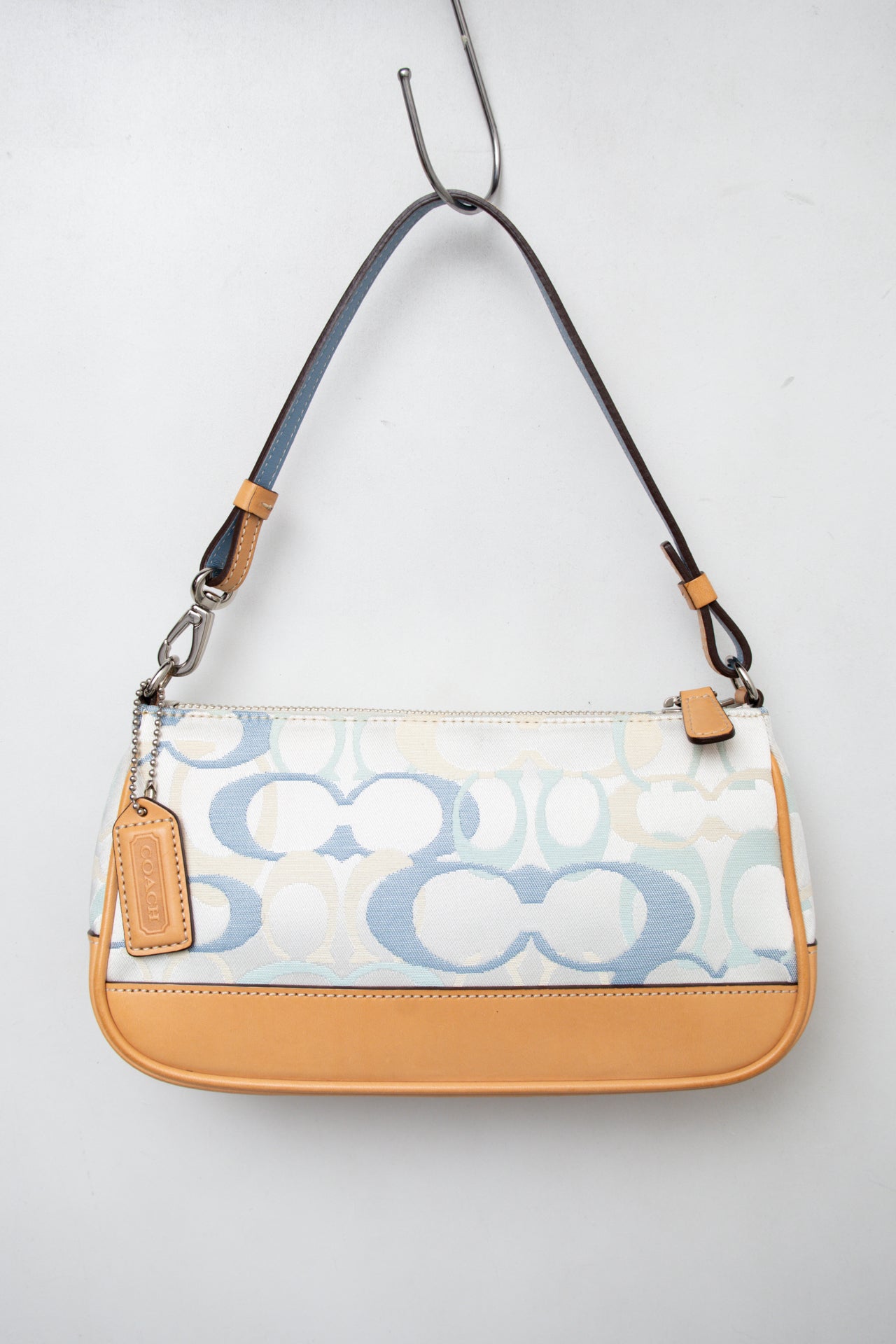 #187 Coach Shoulder Bag White | c. 200 | Size
