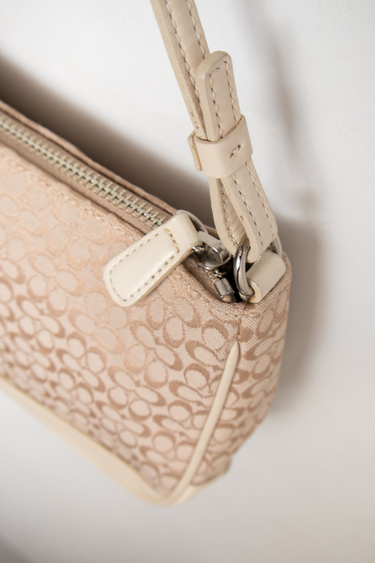#210 Coach Shoulder Bag Beige | c. 190 | Size