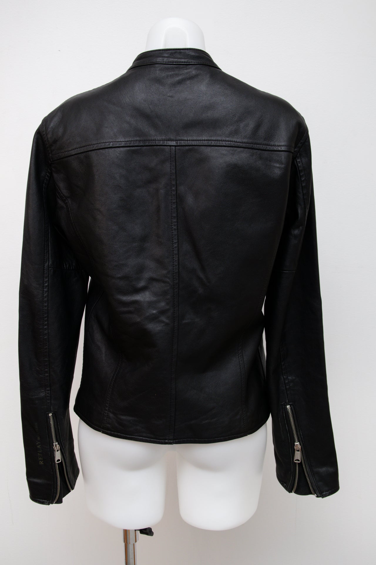 #109 Replay T-shirt Black | c. 197 | Size 8
