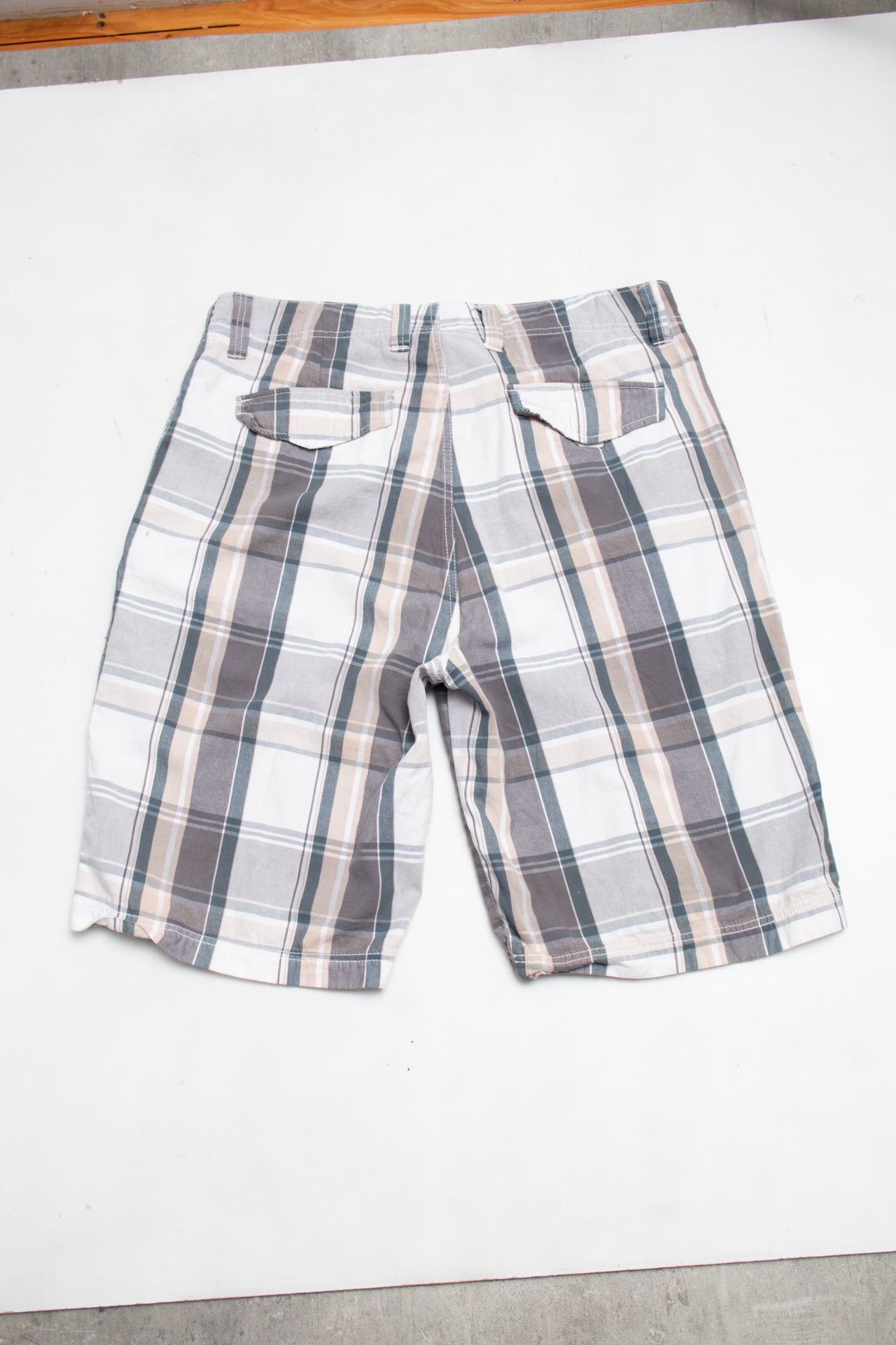 #125 Alpine Design Shorts Gray | c. 204 | Size 16
