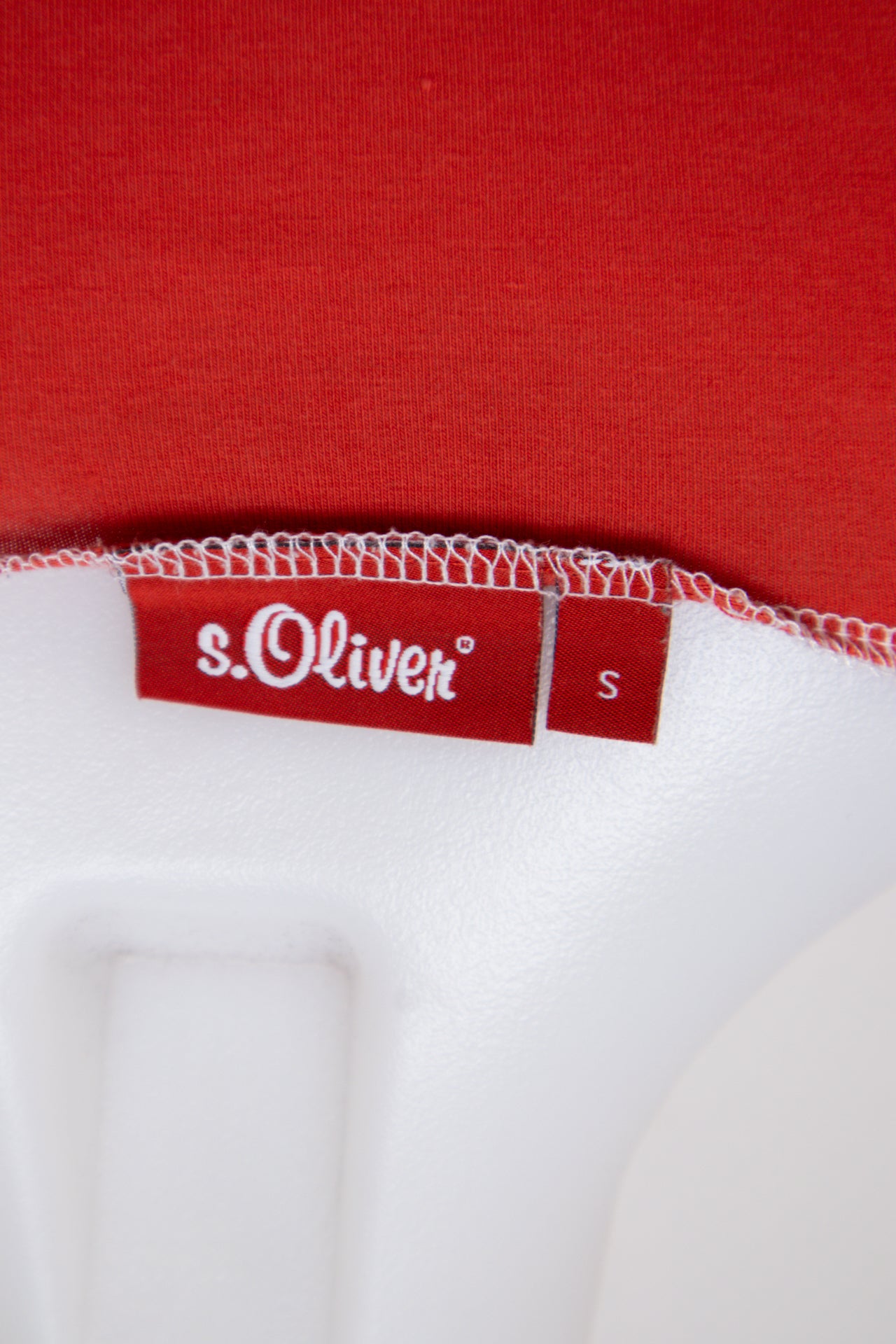 #084 S.oliver T-shirt Red | c. 199 | Size 6