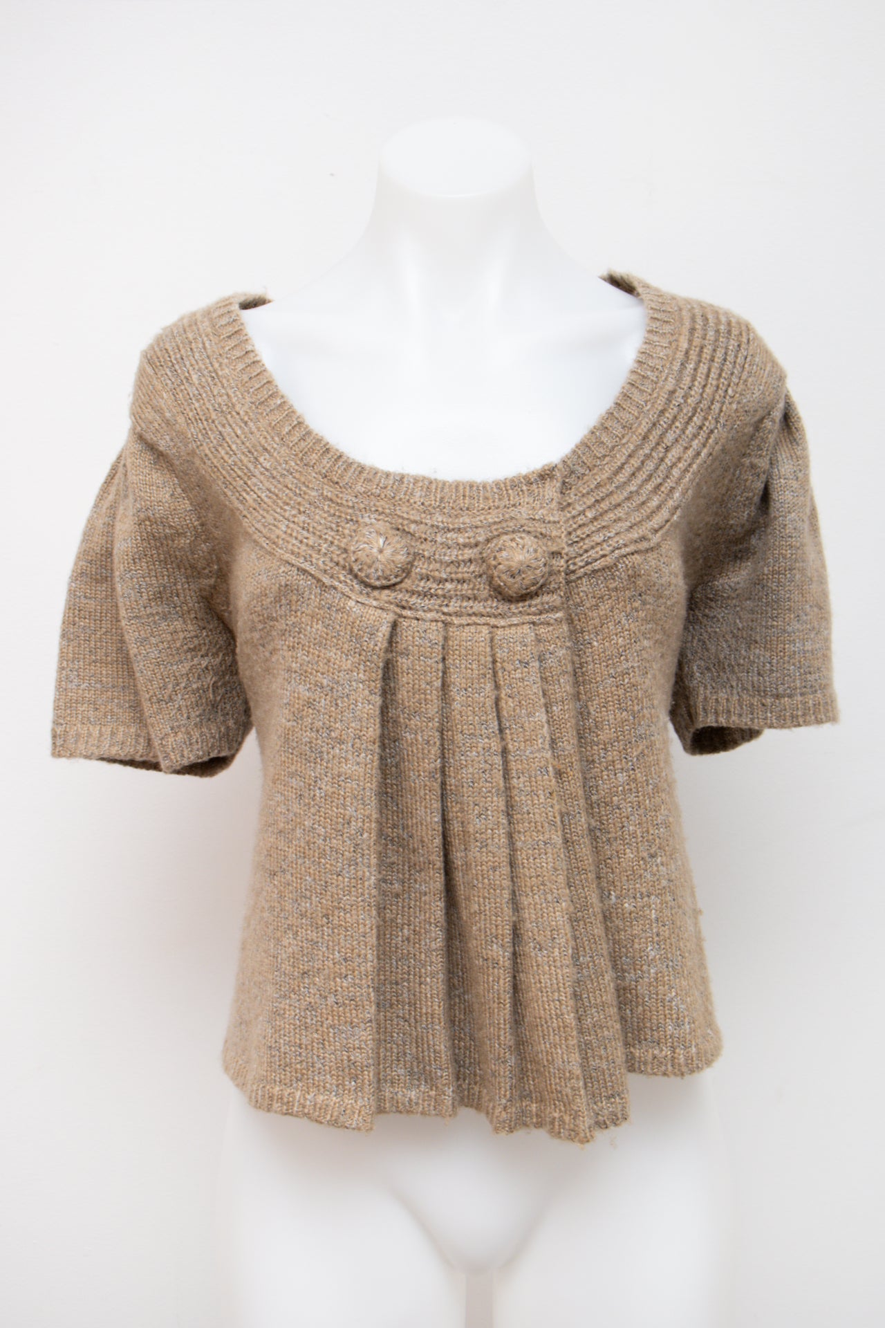 #104 B. Chave T-shirt Brown | c. 197 | Size 10/12