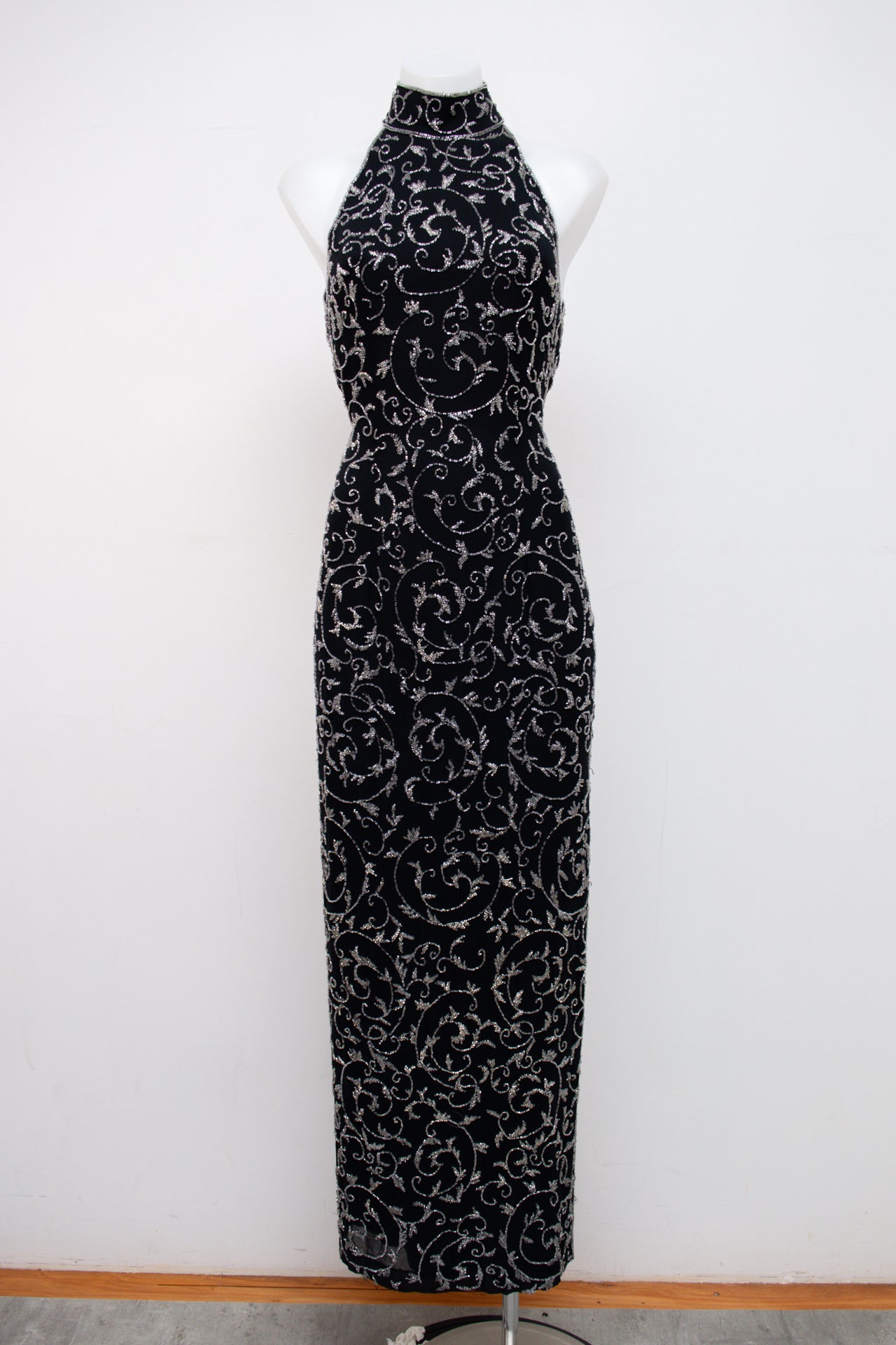 #094 Halter Top Black | c. 202 | Size 8