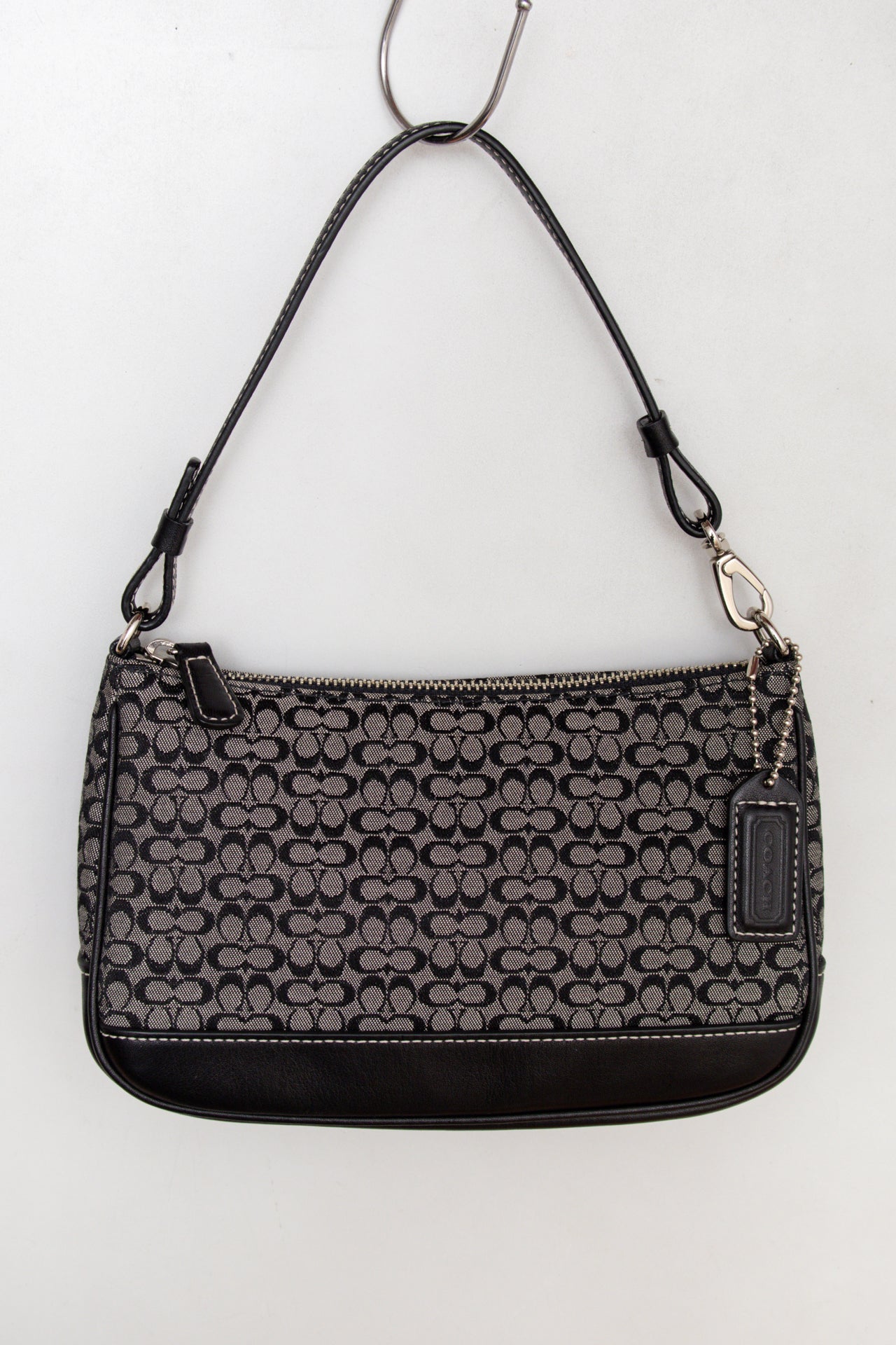 #190 Coach Shoulder Bag Black | c. 198 | Size