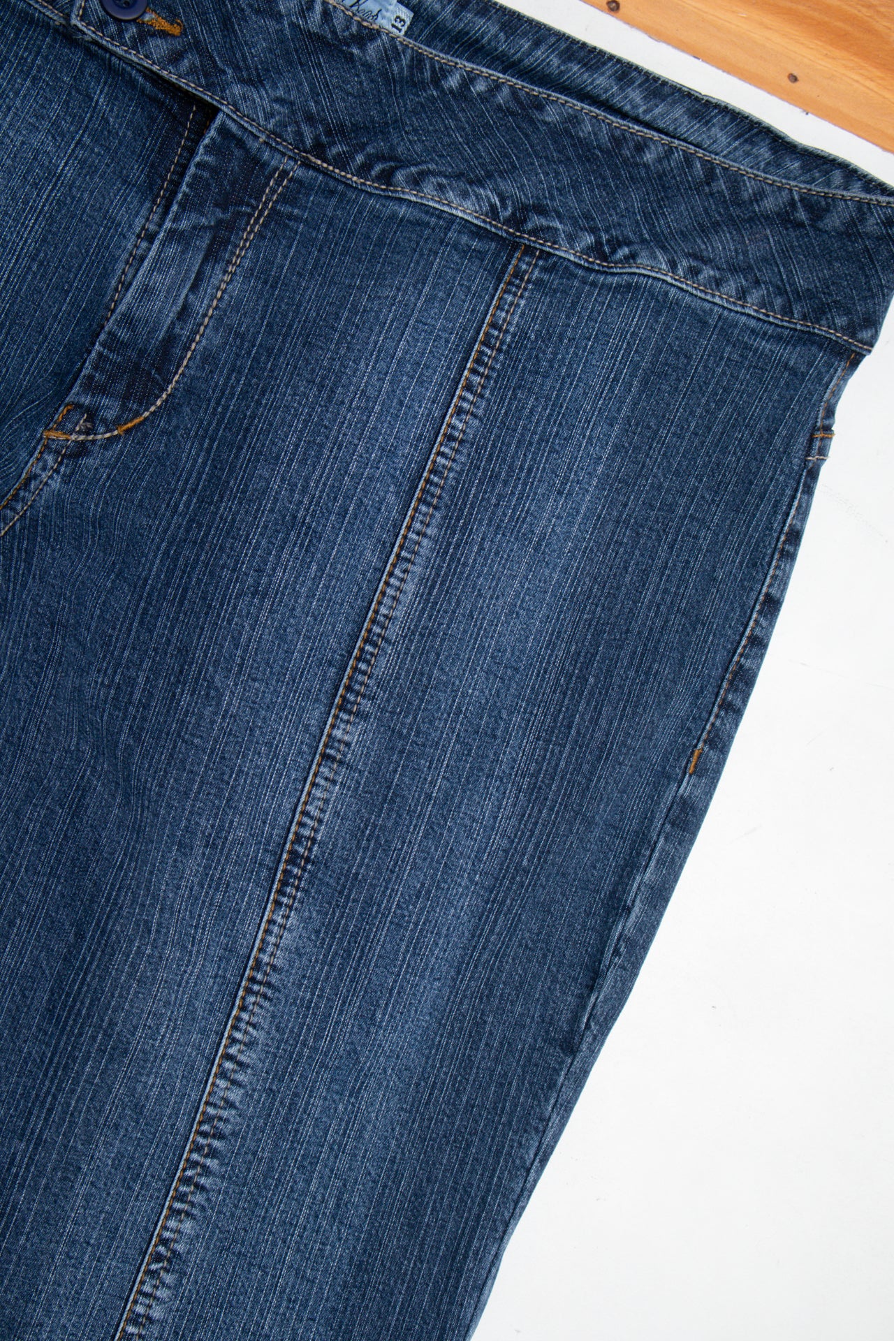 #085 Long Elegant Legs Jeans Blue | c. 206 | Size 14