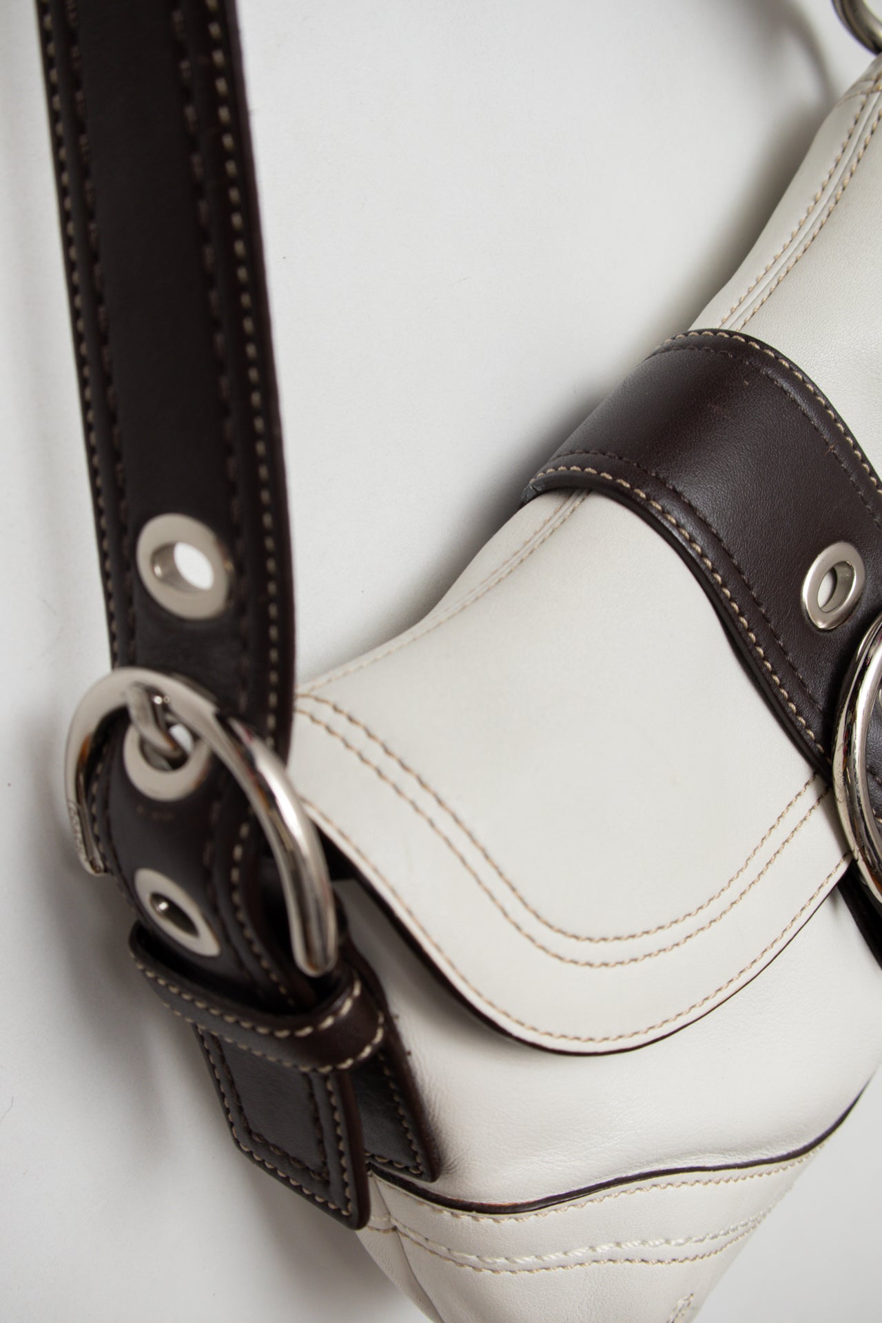 # Coach Shoulder Bag White | c. | Size