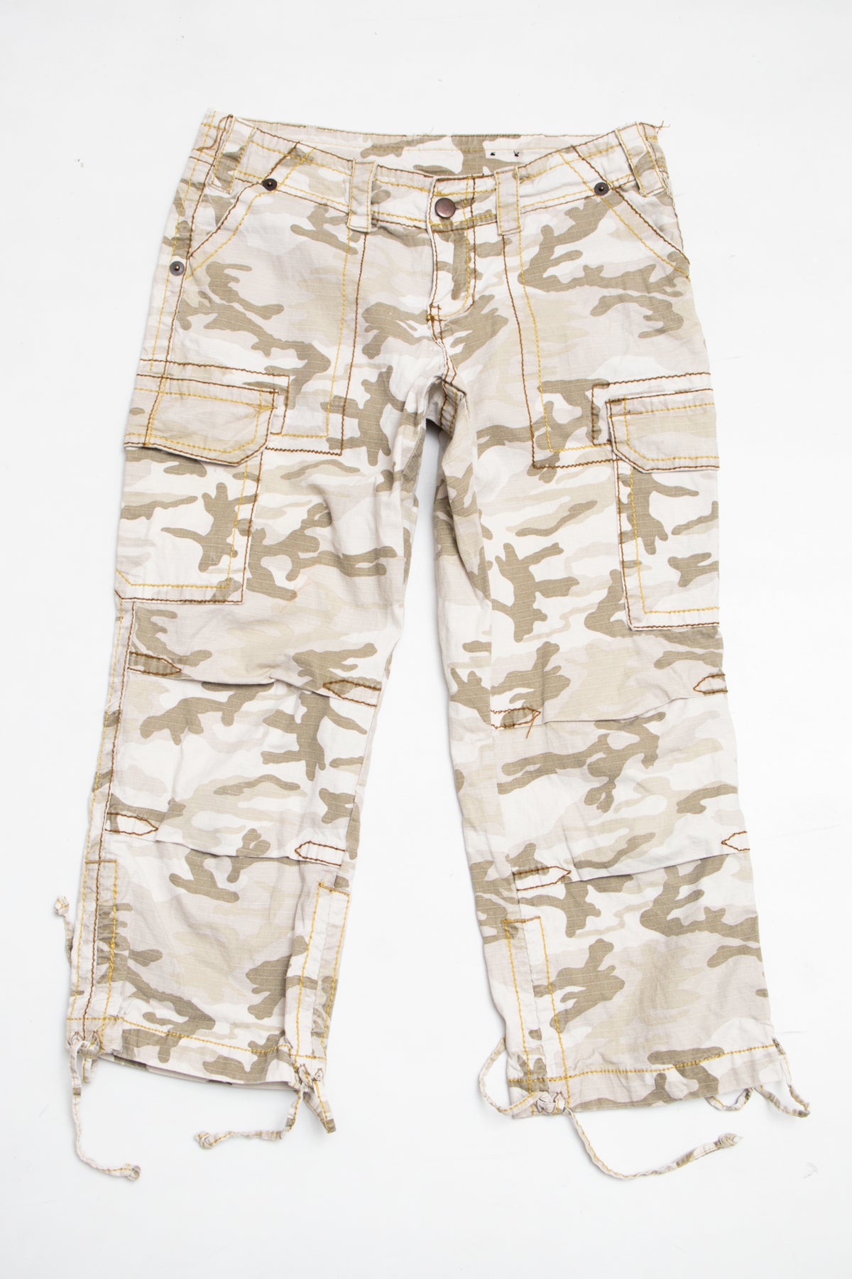 #102 Fashion Bug Capris Beige | c. 209 | Size 6