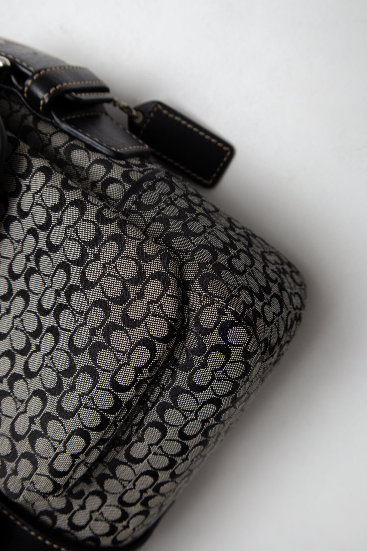 #187 Coach Shoulder Bag Black | c. 196 | Size