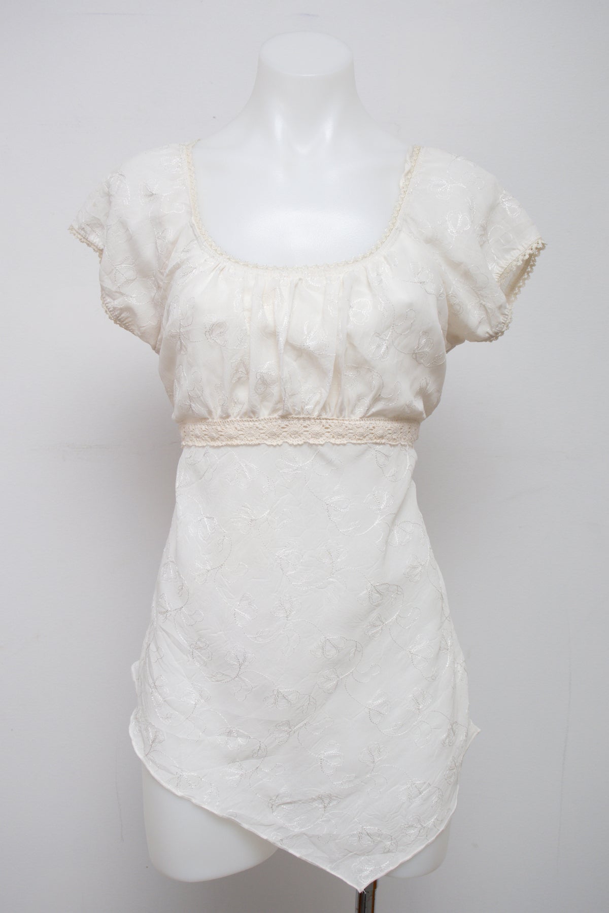 #020 Suzy Shier Short Sleeve White | c. 209 | Size 10