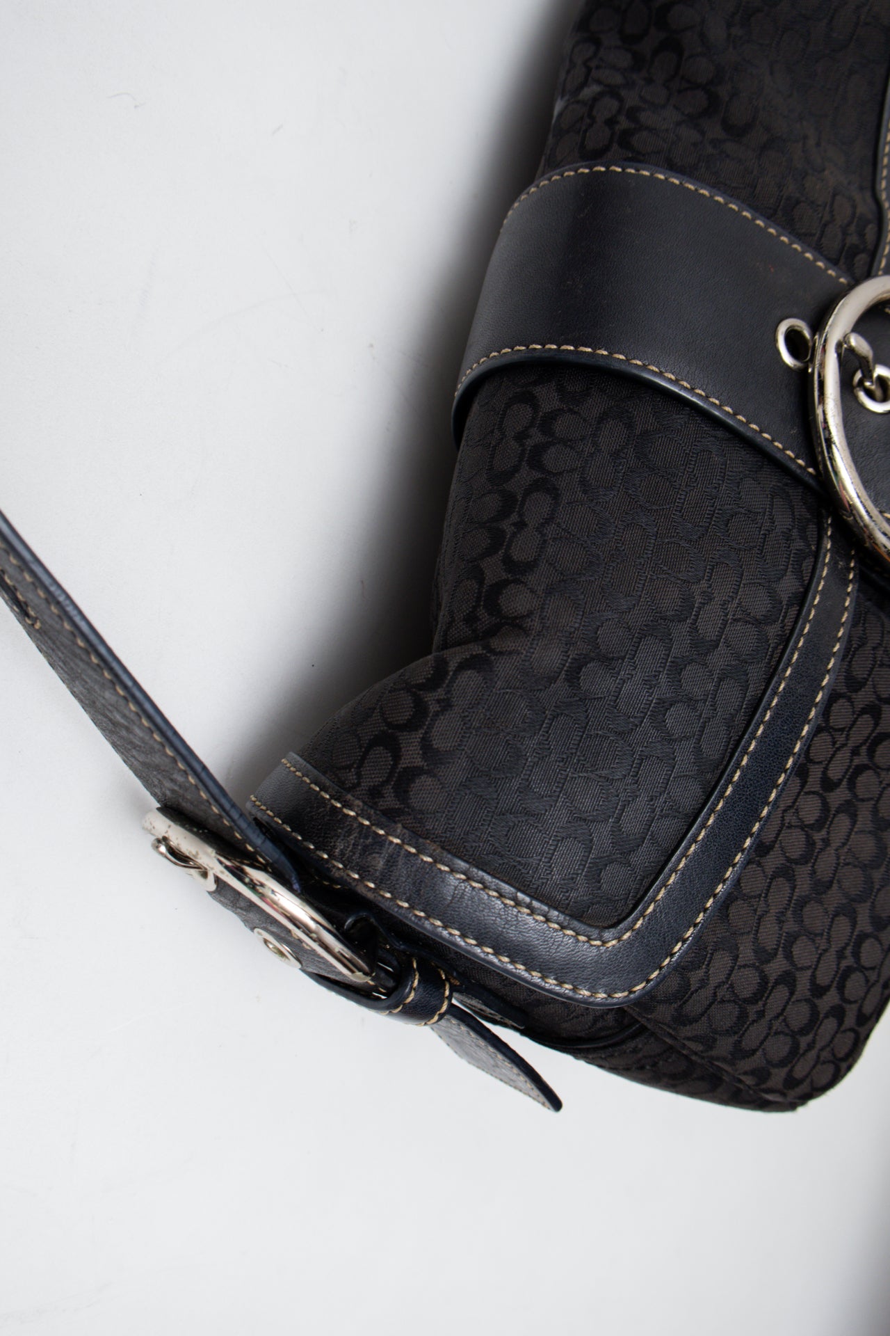 #180 Coach Shoulder Bag Black | c. 202 | Size