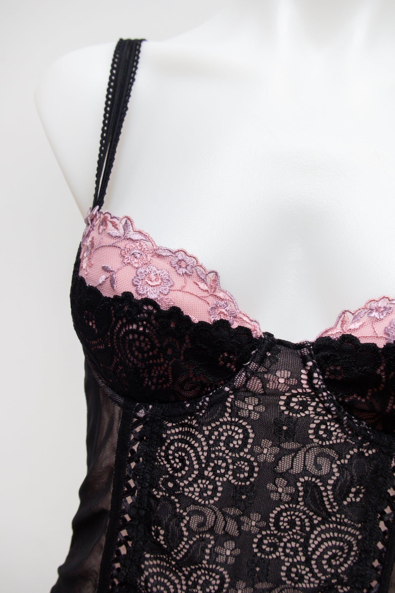 #16 Rampage Camisole Top Black | c. 178 | Size 8 / 34A