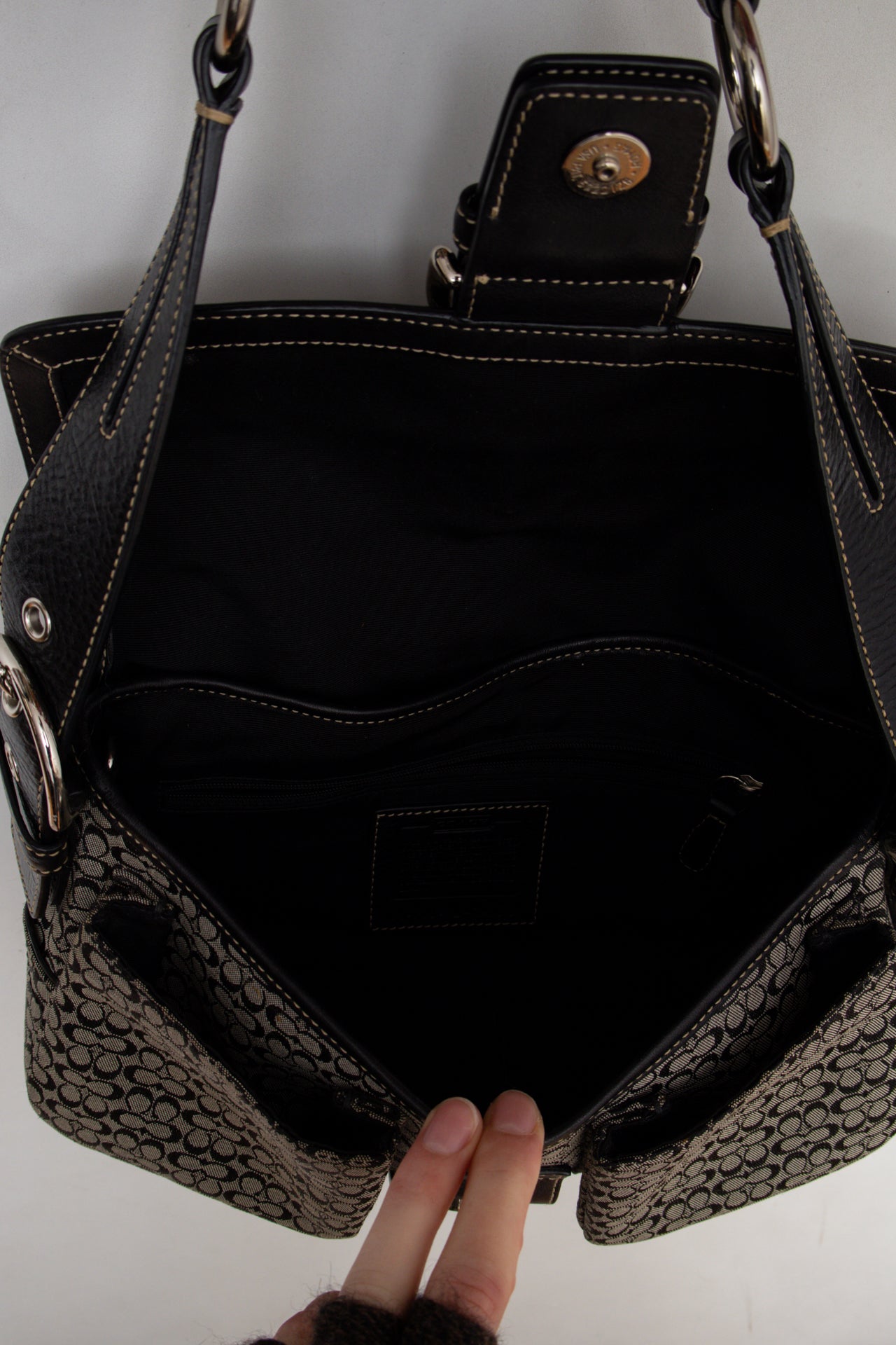 #191 Coach Shoulder Bag Black | c. 198 | Size