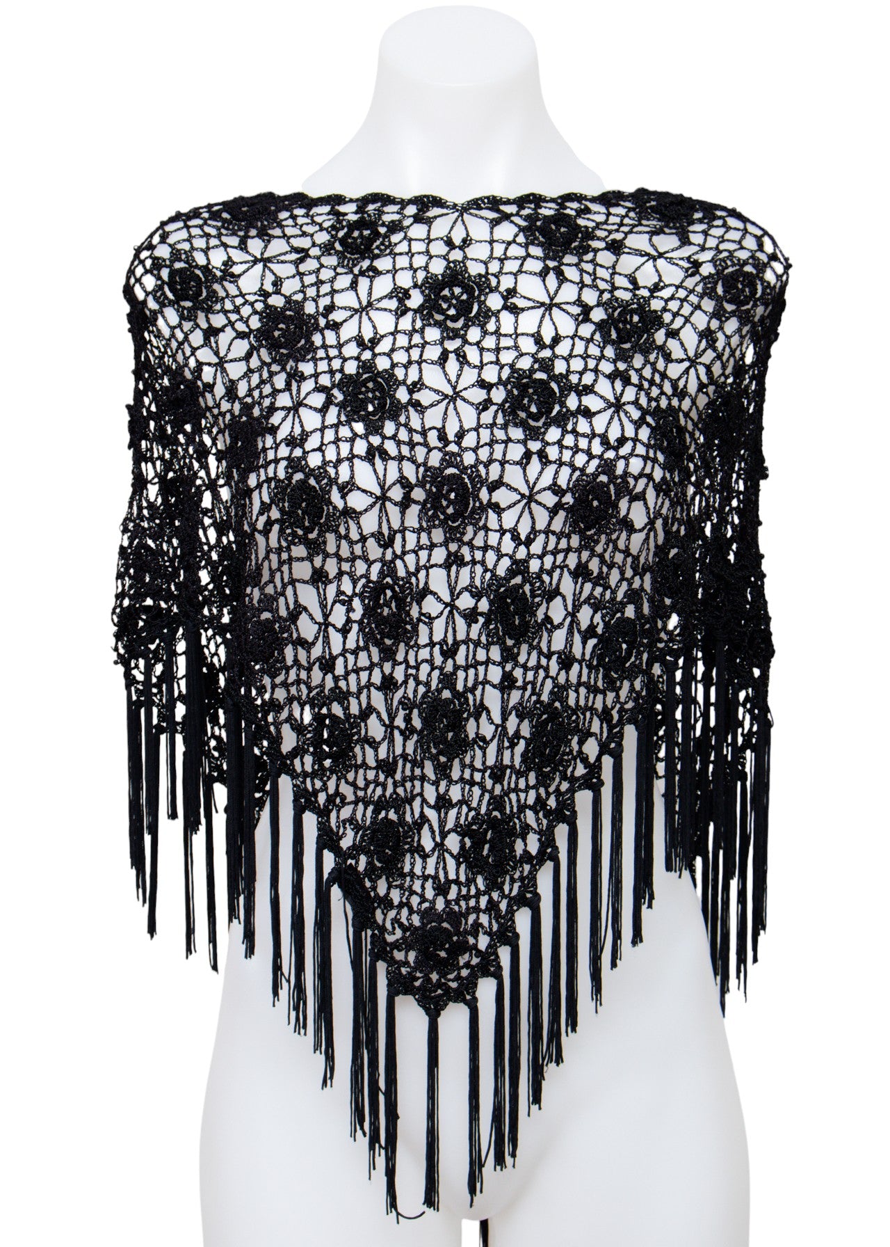 #153 Poncho Black | c. 210 | Size