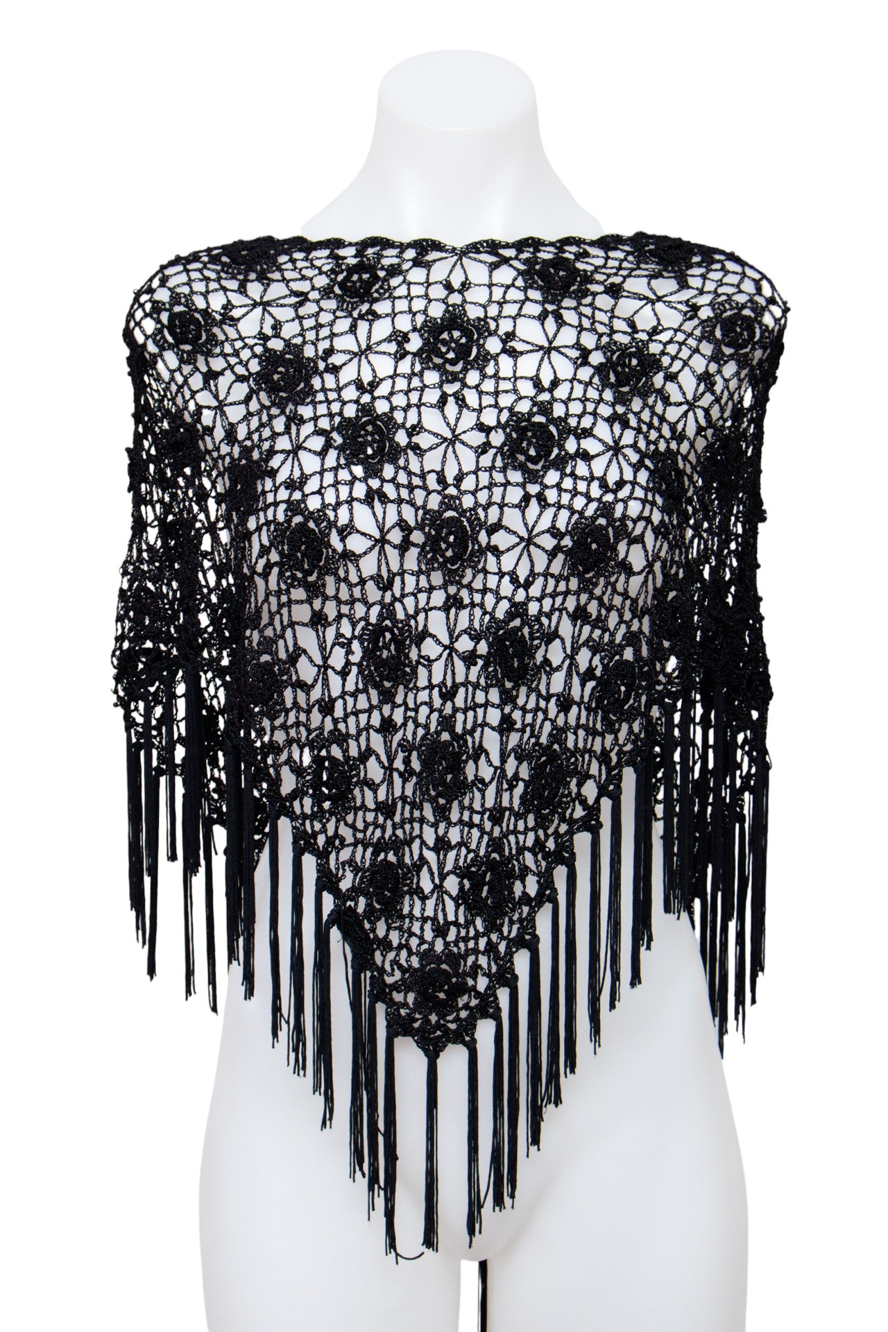 #153 Poncho Black | c. 210 | Size