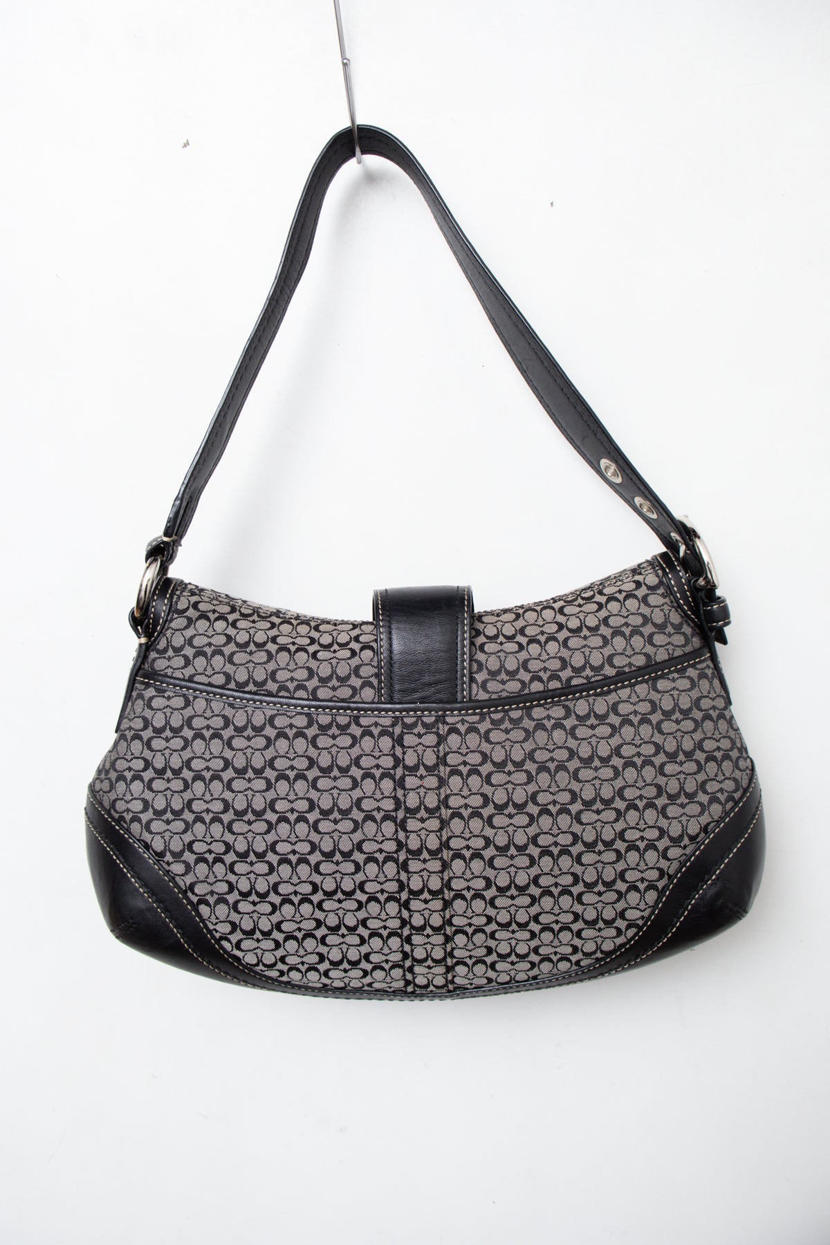 #217 Coach Shoulder Bag Black | c. 204 | Size
