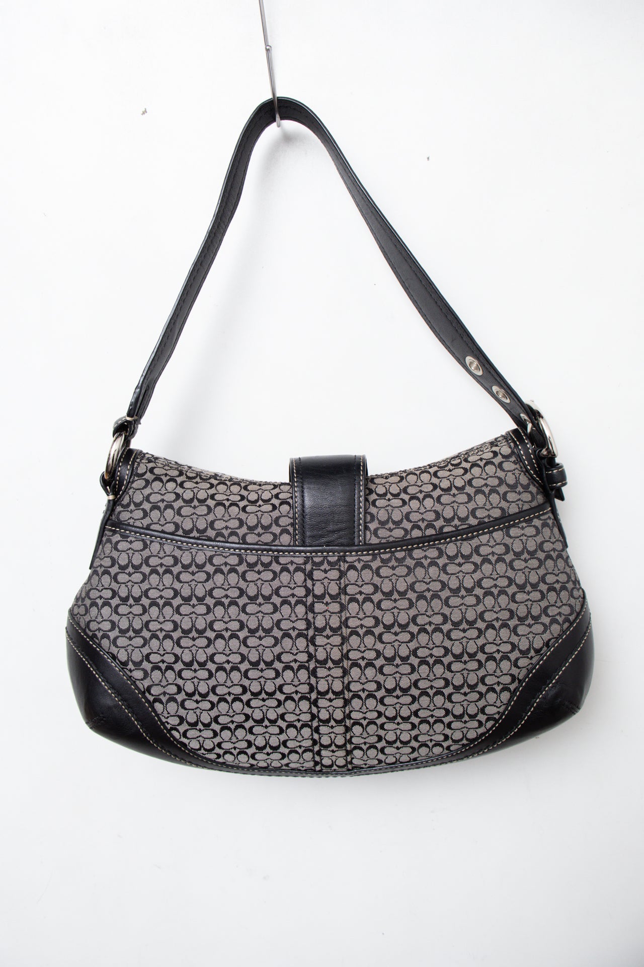 #217 Coach Shoulder Bag Black | c. 204 | Size