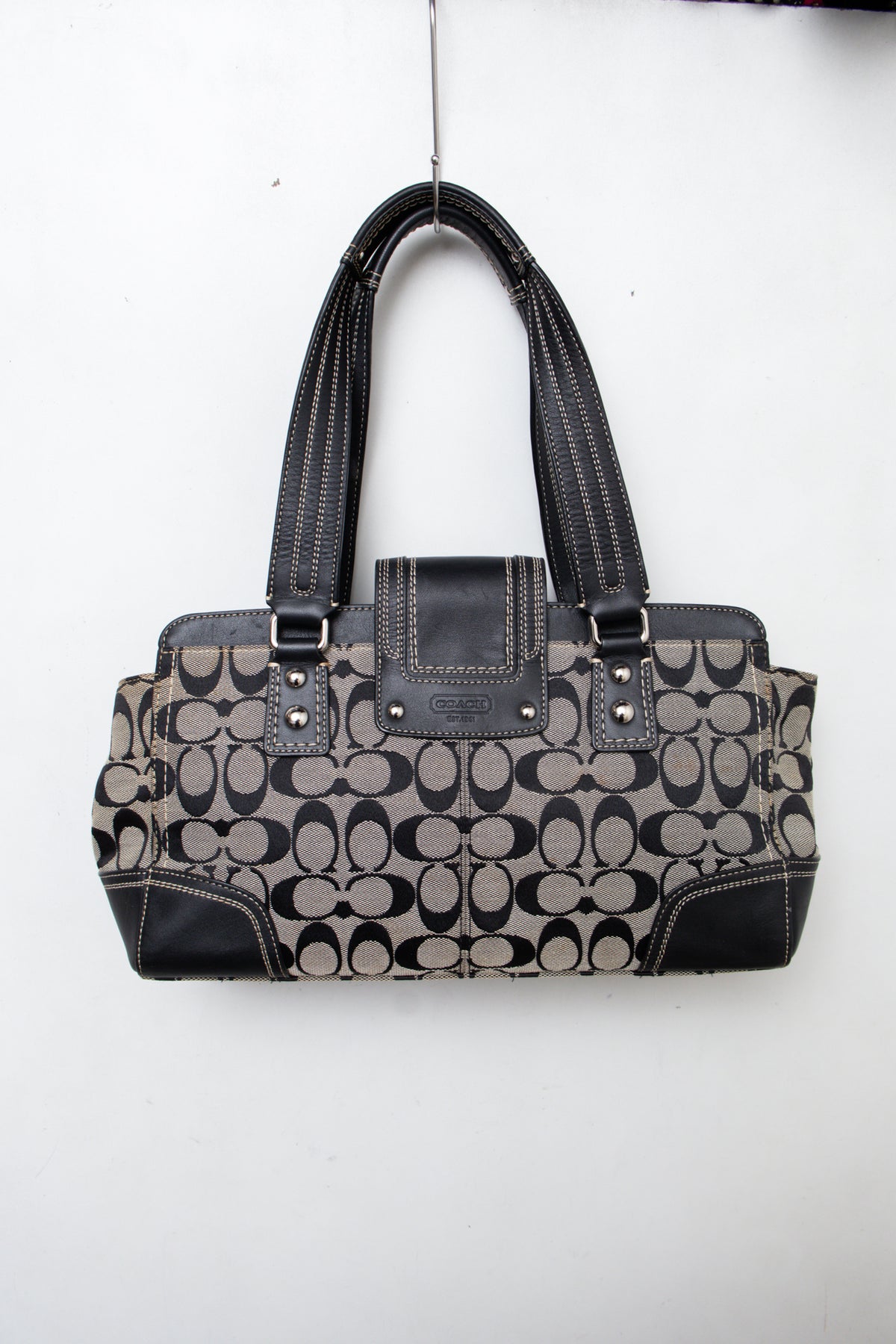 #214 Coach Shoulder Bag Black | c. 204 | Size