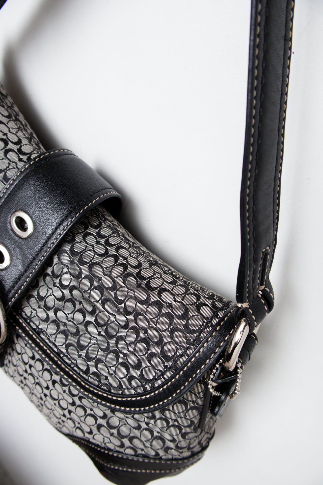 #217 Coach Shoulder Bag Black | c. 204 | Size