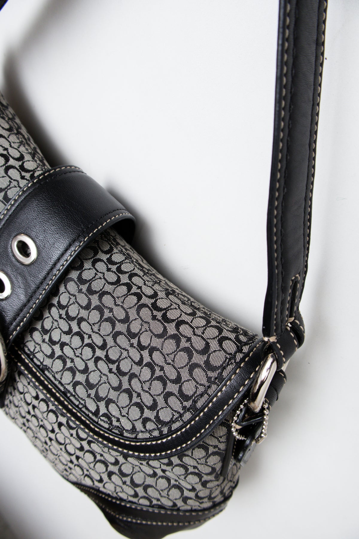 #217 Coach Shoulder Bag Black | c. 204 | Size