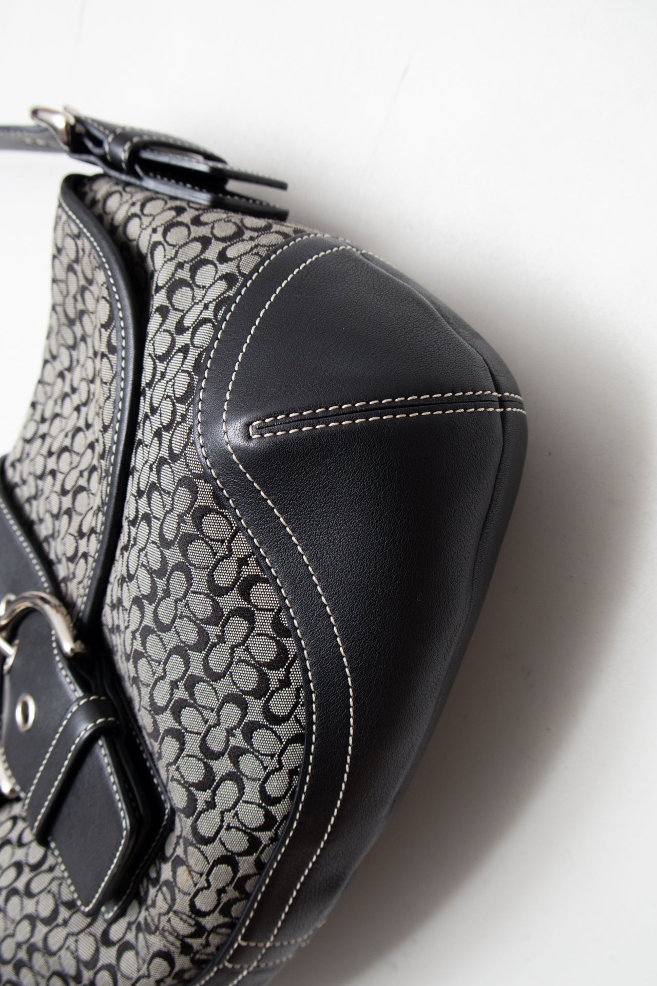 #169 Coach Shoulder Bag Black | c. 206 | Size