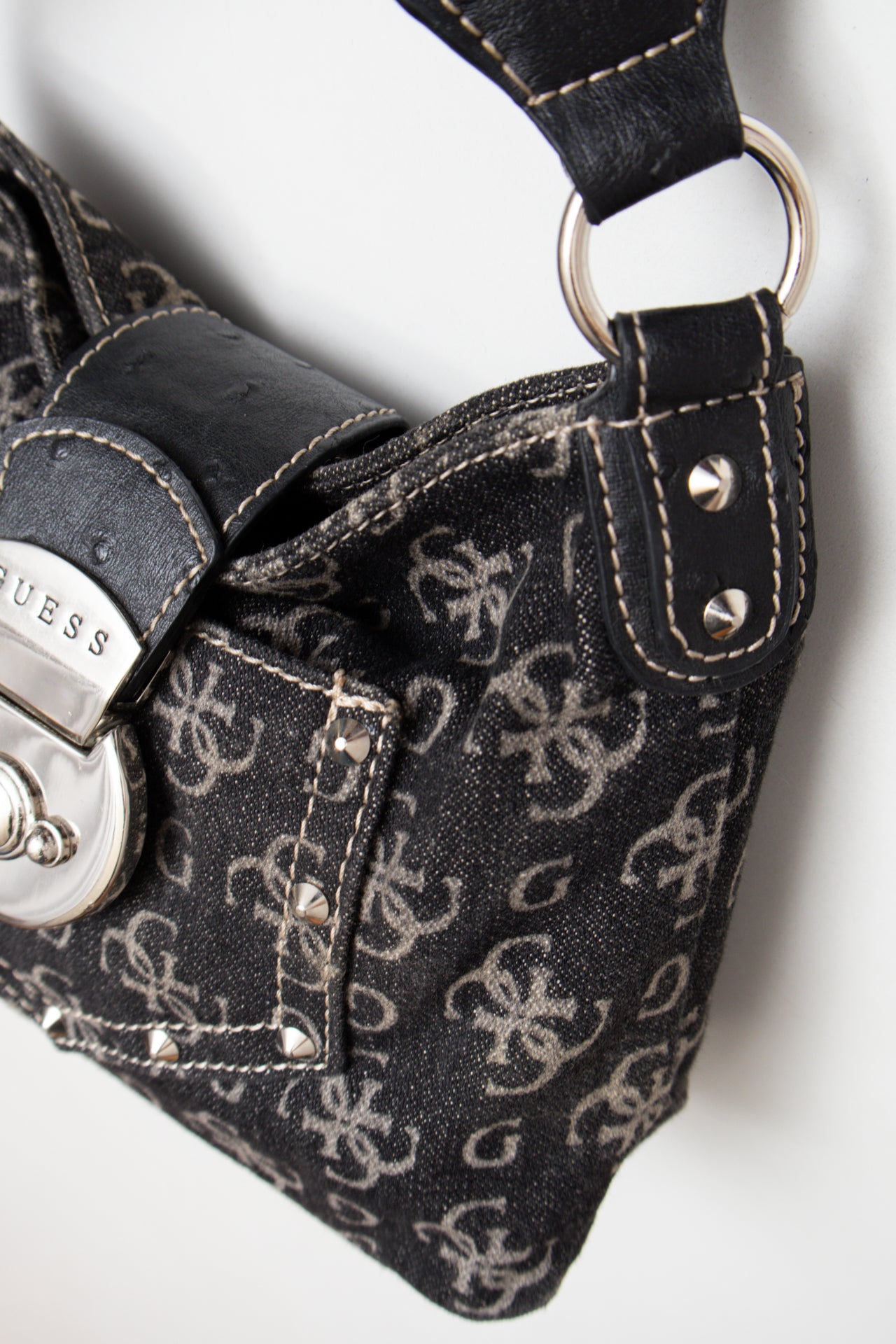#173 Guess Shoulder Bag Black | c. 206 | Size