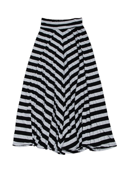 #157 Ab Studio Skirt Black | c. 193 | Size 8
