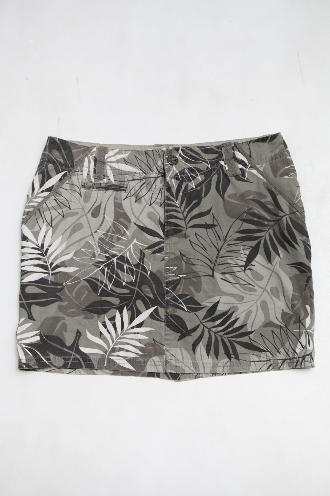 #141 Crazy Shirts Mini Skirt Gray | c. 196 | Size 8