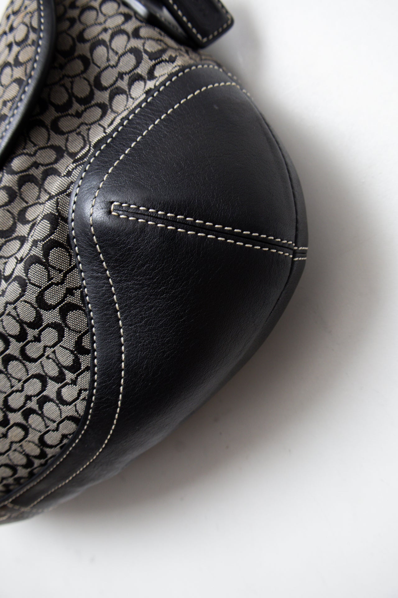 #216 Coach Shoulder Bag Black | c. 204 | Size