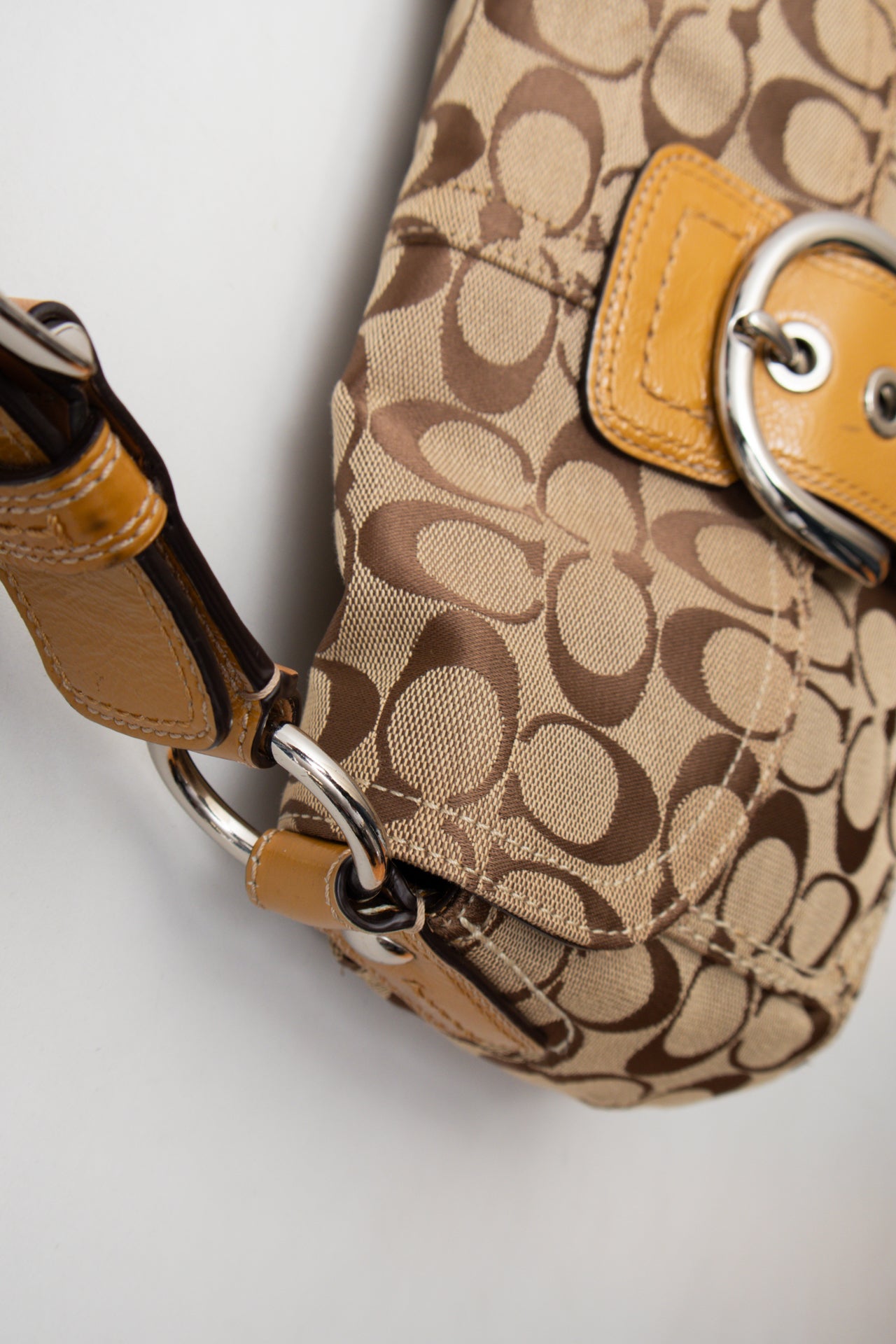 #166 Coach Shoulder Bag Brown | c. 206 | Size