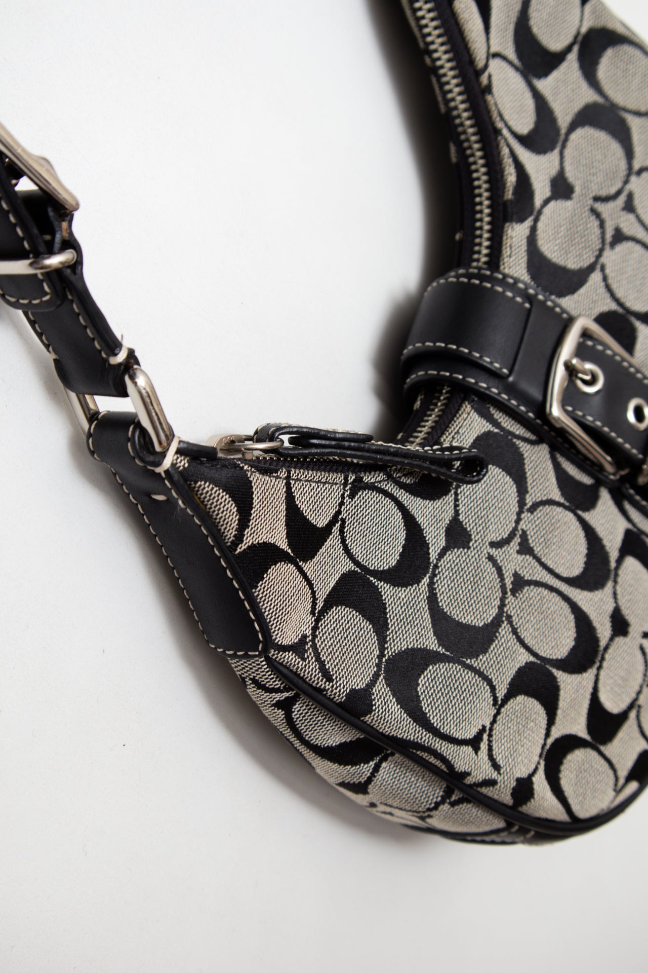 #170 Coach Shoulder Bag Black | c. 187 | Size