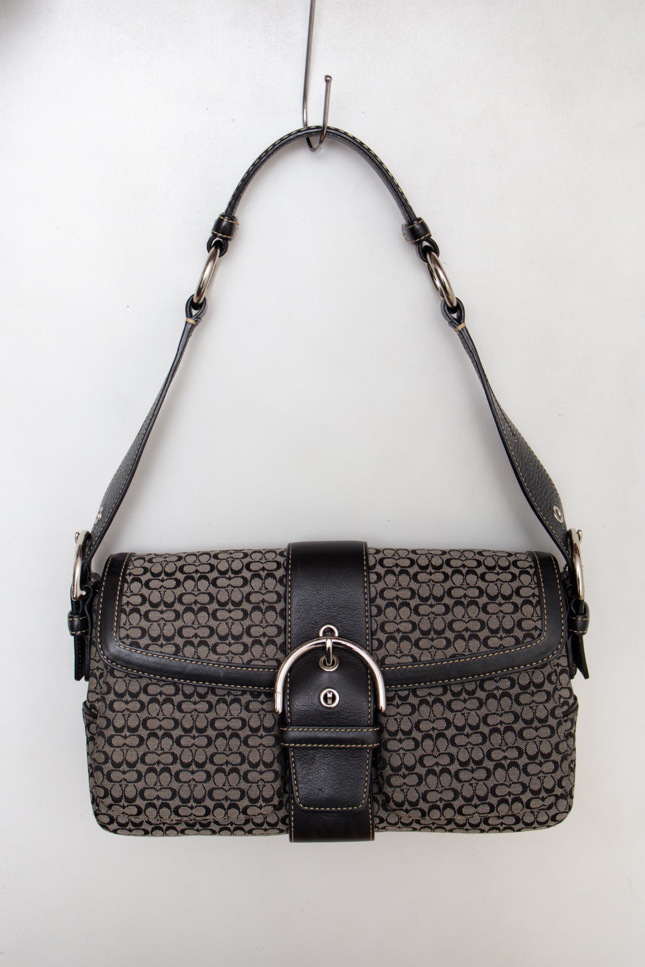 #191 Coach Shoulder Bag Black | c. 198 | Size