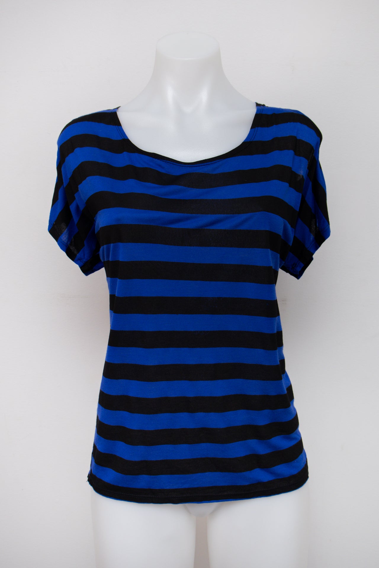 #54 Mink T-shirt Blue | c. 195 | Size 10/12